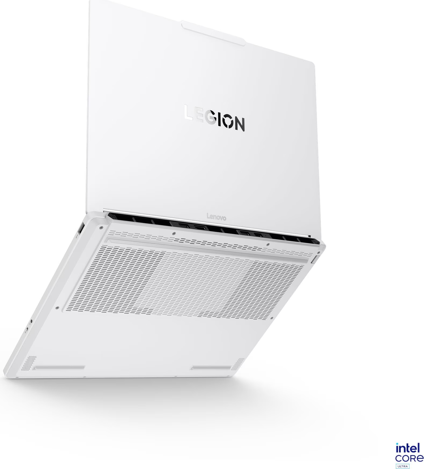 Arkadan görünen beyaz bir Lenovo Legion dizüstü bilgisayar, havalandırma delikleri ve logo var.