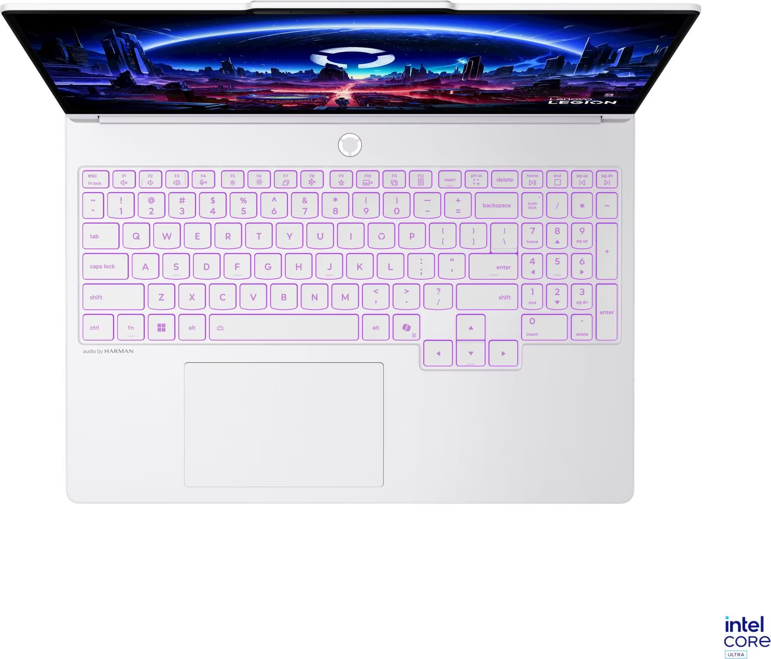 Yukarıdan görülen beyaz bir Lenovo Legion dizüstü bilgisayar, pembe arkadan aydınlatmalı klavye ve futuristik masaüstü.