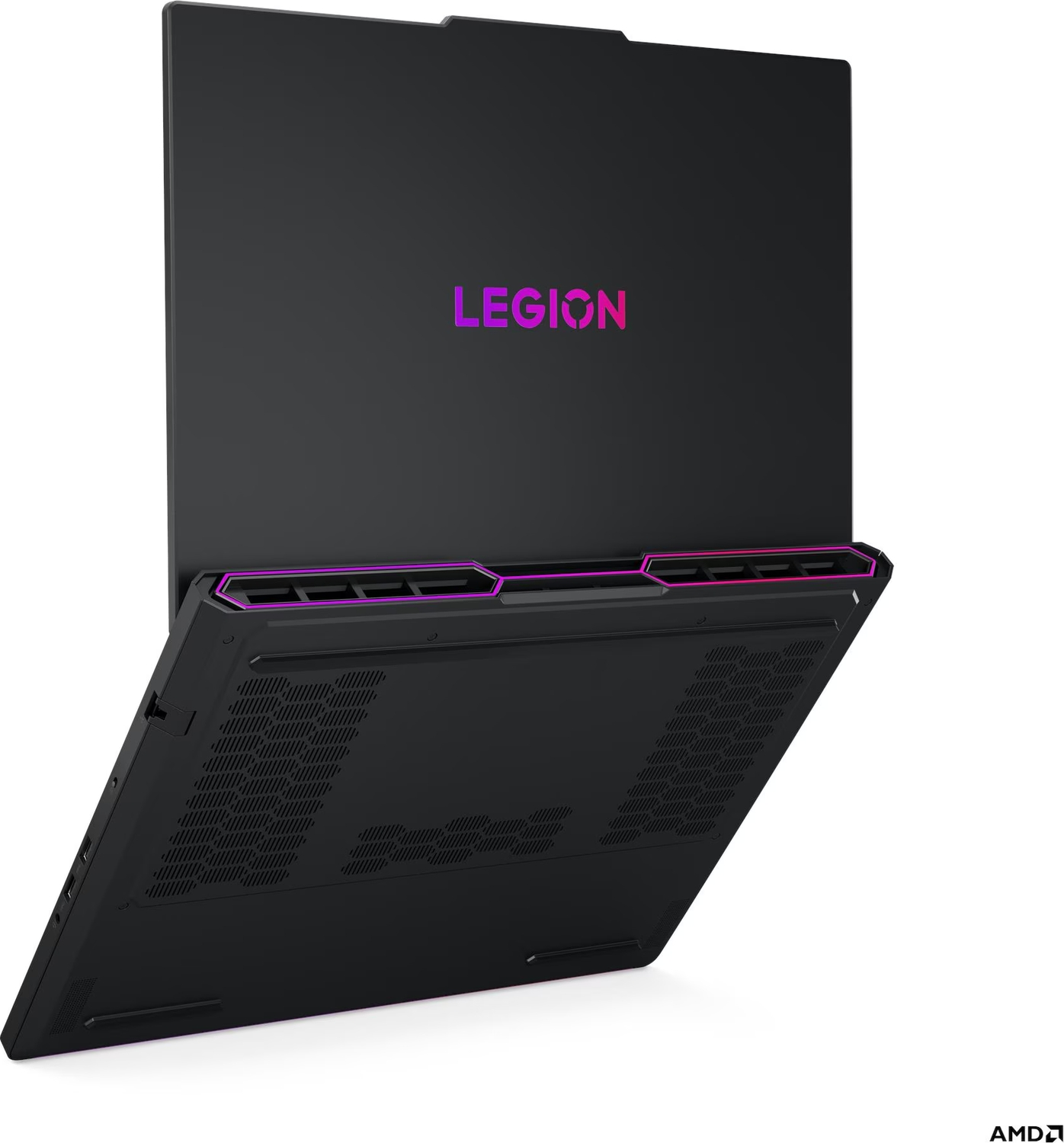 Beyaz arka planda pembe logolu siyah bir Lenovo Legion dizüstü bilgisayarın arkadan görünümü.
