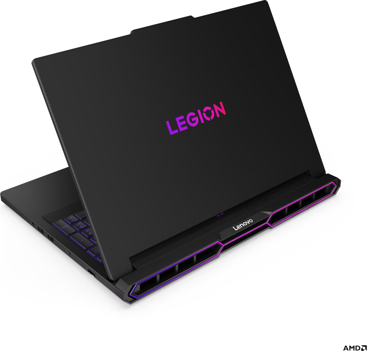 Beyaz arka planda aydınlatmalı pembe logolu ve arka havalandırmalı siyah Lenovo Legion dizüstü bilgisayar.