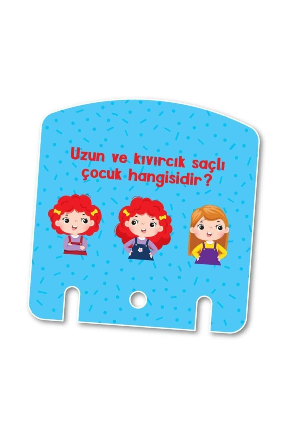 Üç çizgi film karakteri çocuk ve Türkçe metin içeren mavi kart.