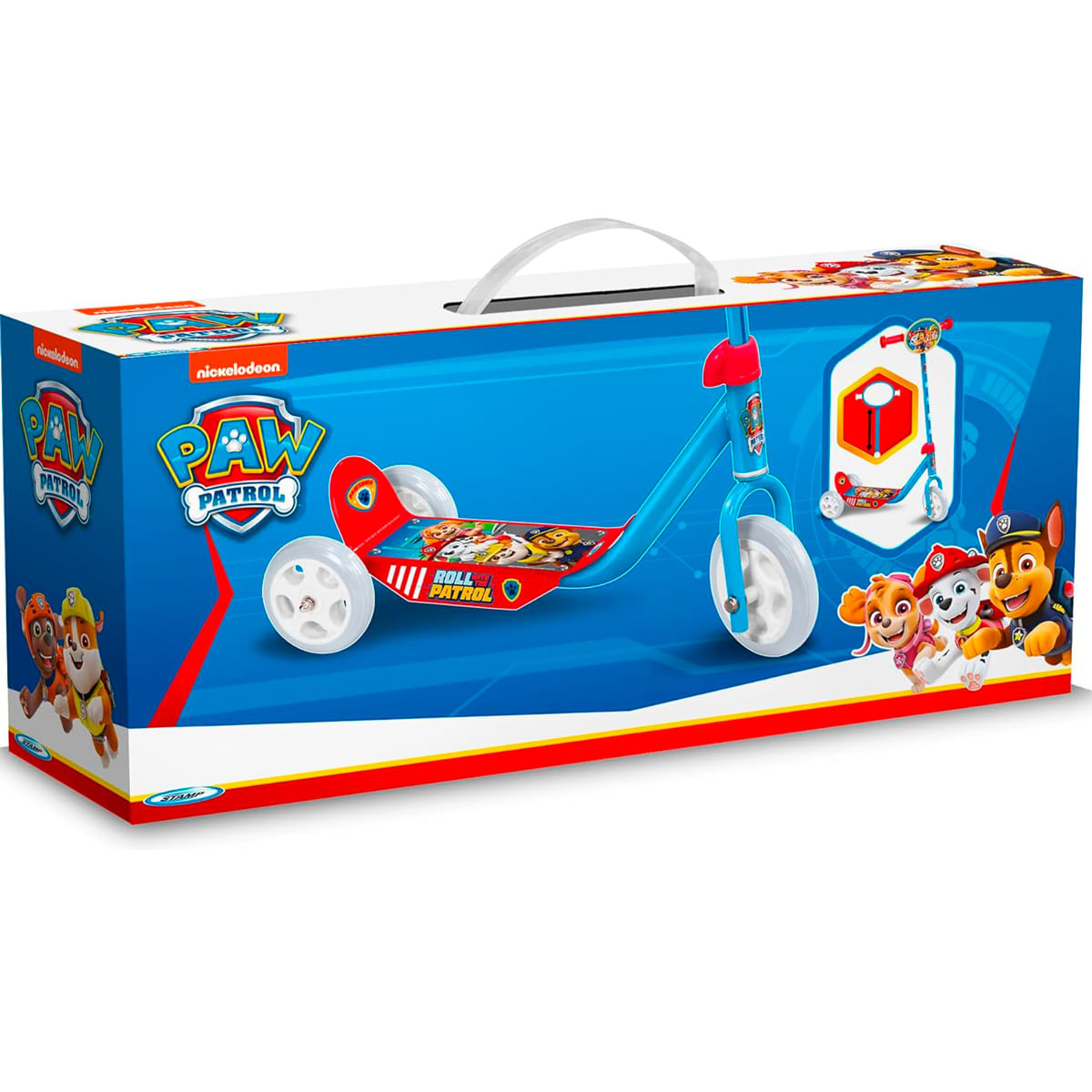 Patinete de tres ruedas azul y rojo de Paw Patrol dentro de su caja de embalaje.