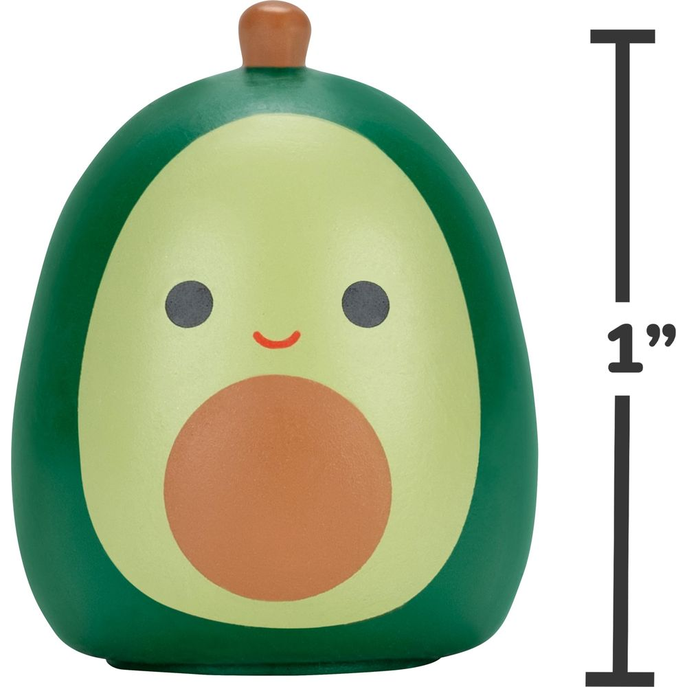 Una pequeña figura de aguacate verde con cara y hueso, 1 pulgada.