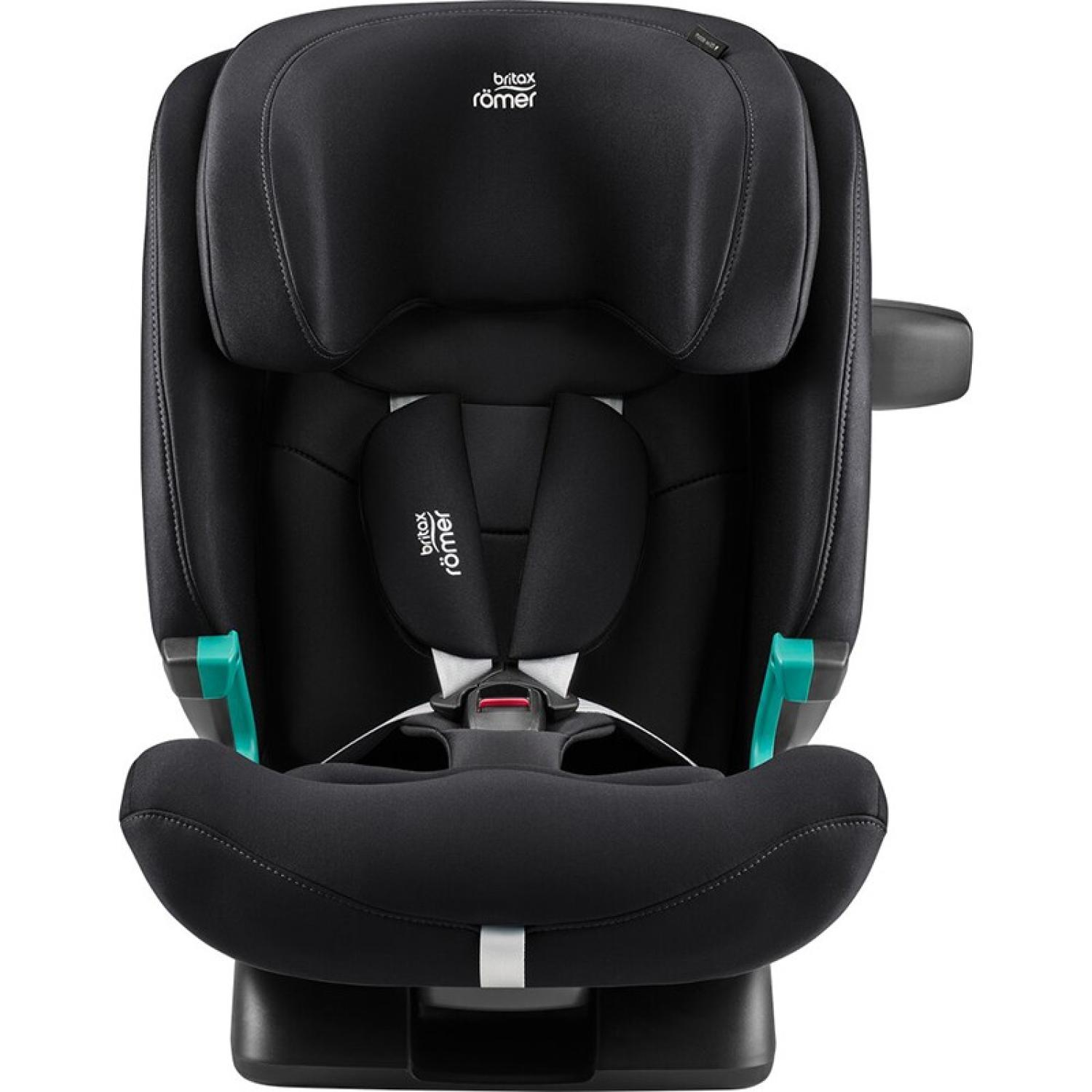 Silla de coche infantil negra Britax Römer con arnés integrado y detalles en turquesa sobre fondo blanco.