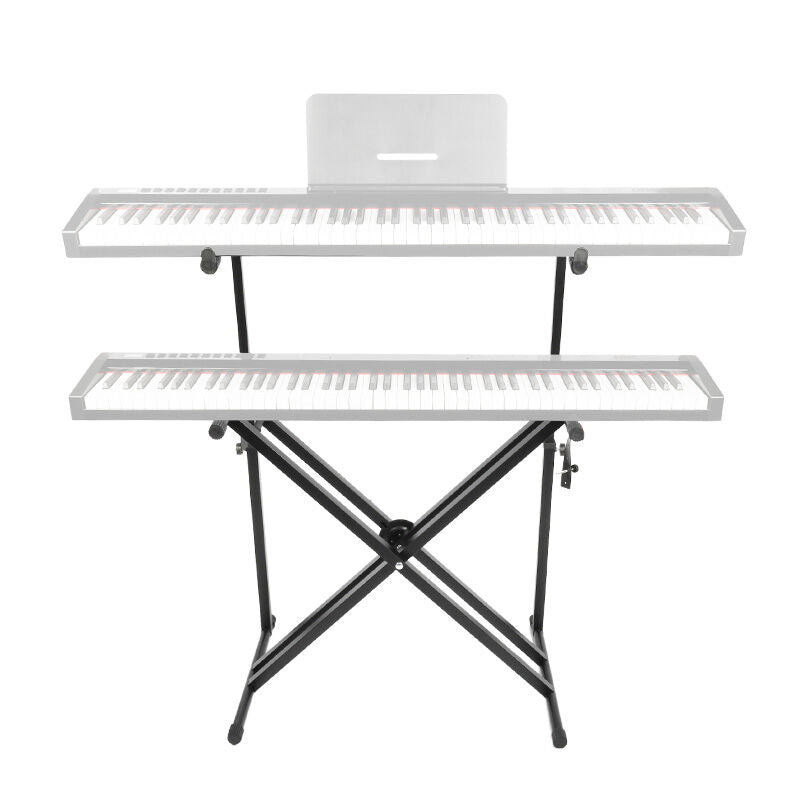 Doppelter X-Ständer für Keyboards mit zwei montierten E-Pianos auf weißem Hintergrund.