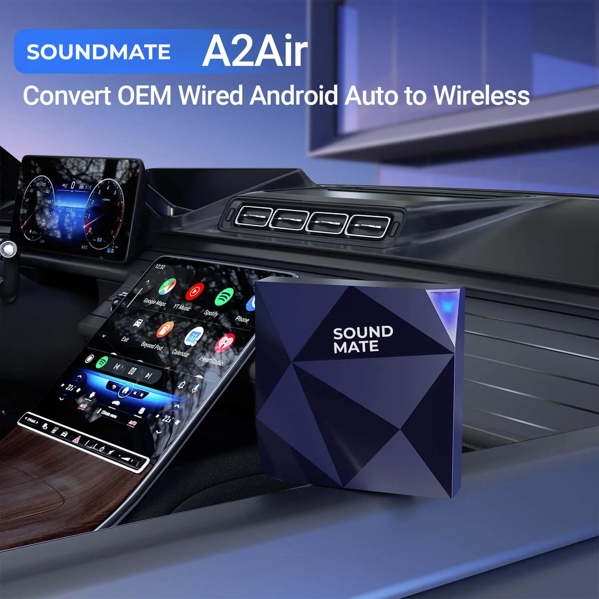 Ein Soundmate A2Air WLAN-Adapter auf einem Auto-Armaturenbrett neben einem Touchscreen.