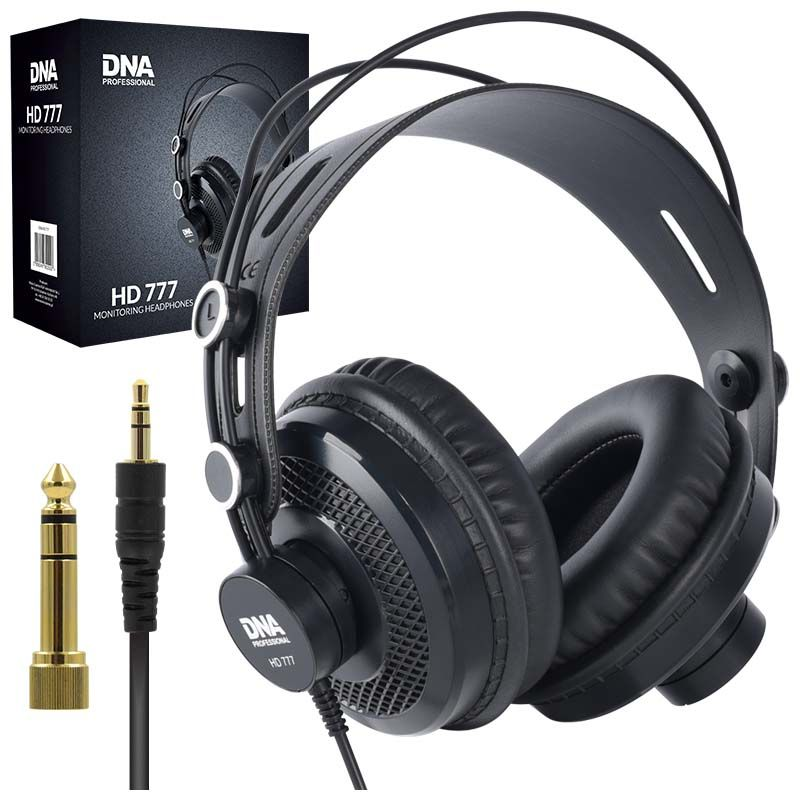 Schwarze DNA Professional HD 777 Studio-Kopfhörer mit Karton und Klinkenadapter auf weißem Hintergrund.
