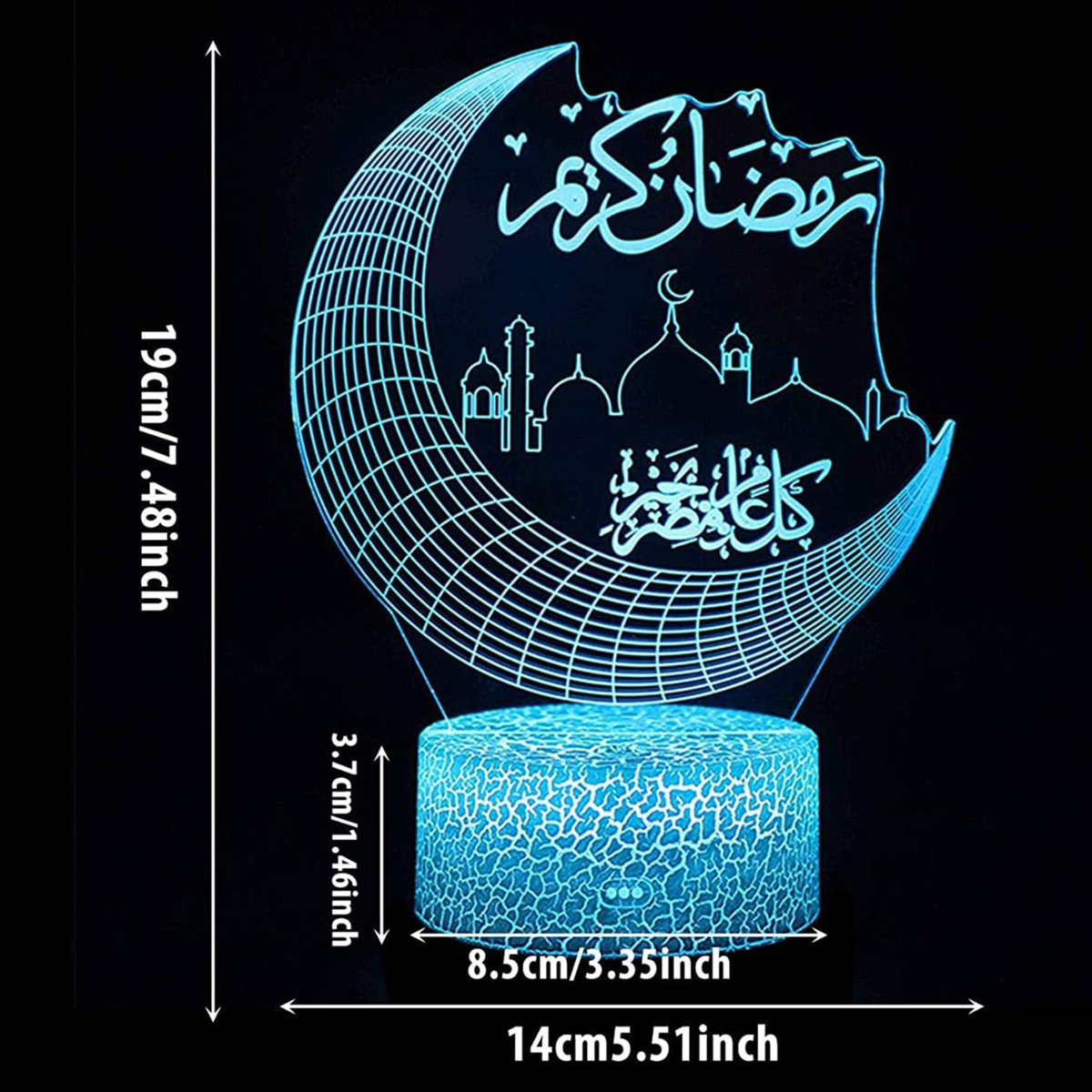 Blaue Acryl-Mondlampe mit arabischer Schrift und Moscheesilhouette auf leuchtendem Sockel mit Maßangaben.