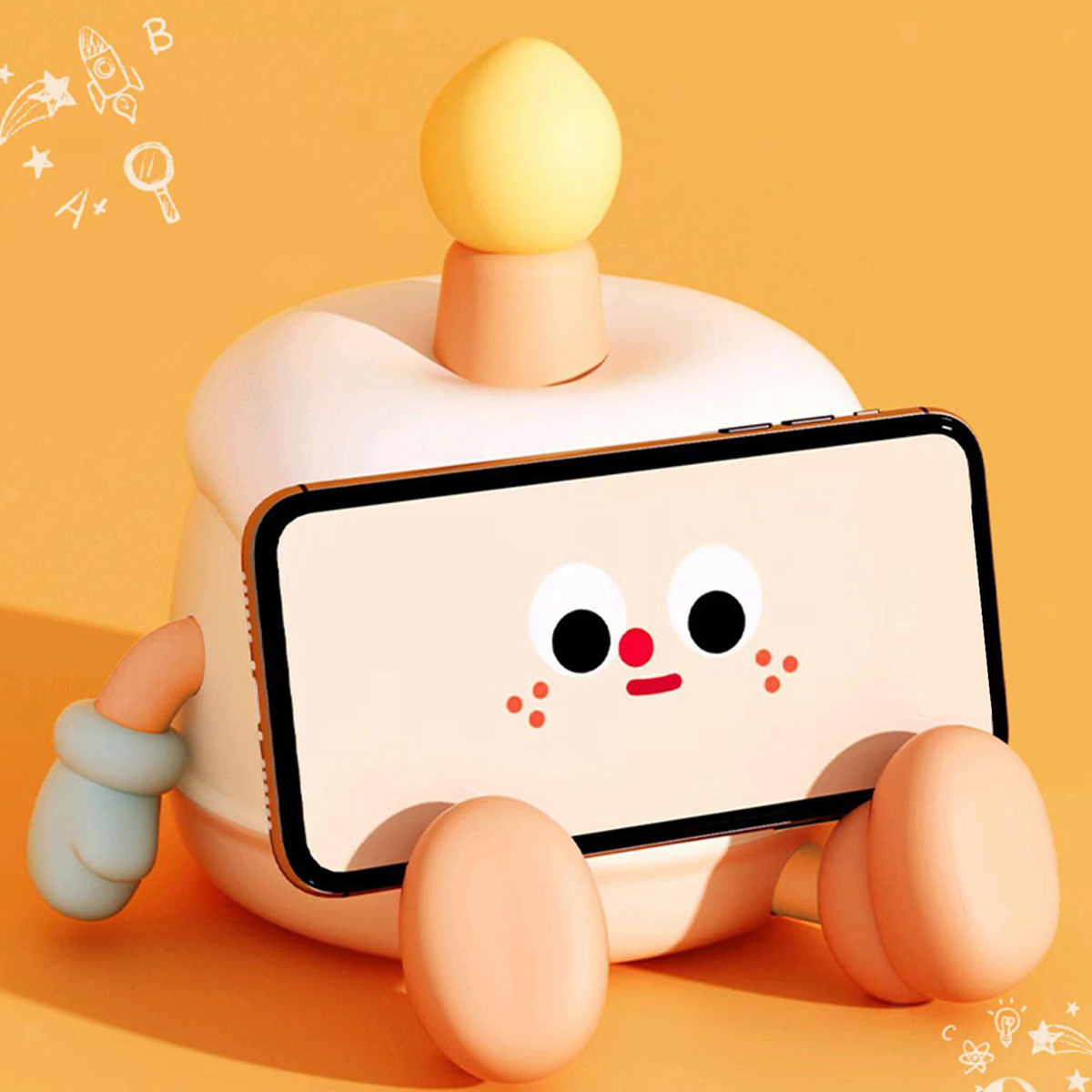 Ein niedliches weißes Gerät mit Armen und Beinen hält ein Smartphone mit einem Cartoon-Gesicht auf gelbem Hintergrund.