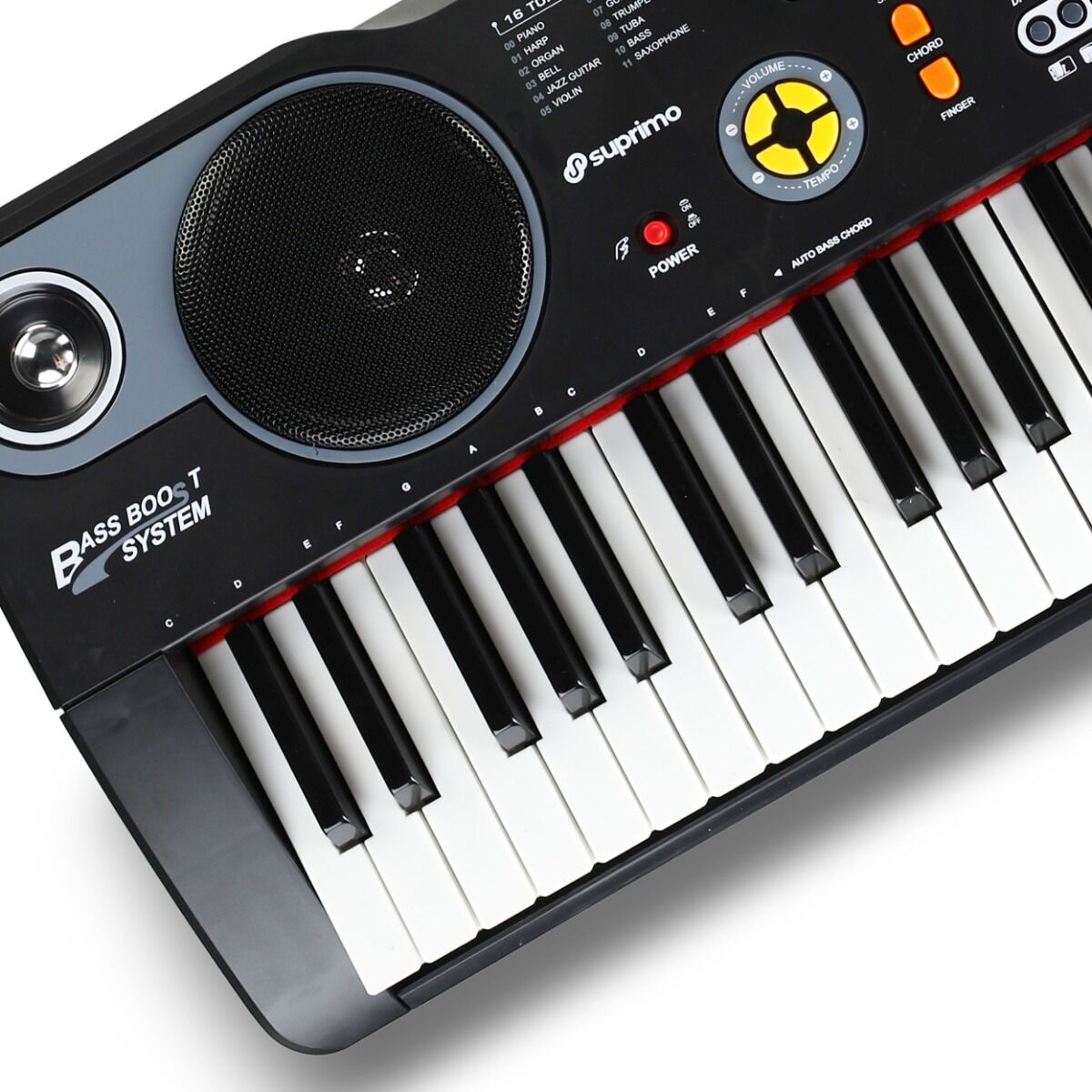 Nahaufnahme eines schwarzen Suprimo-Keyboards mit Tasten, einem großen Lautsprecher und Bedienelementen.