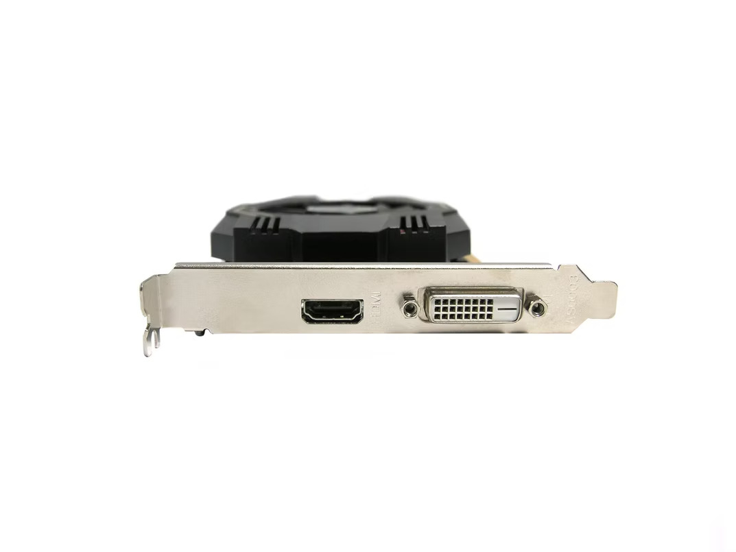 Gümüş metal braket üzerinde bir HDMI ve bir DVI bağlantı noktasına sahip ekran kartının arka paneli.