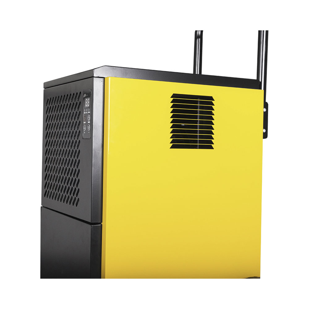 Un deumidificatore giallo e nero con griglia di ventilazione e pannello di controllo digitale su sfondo bianco.