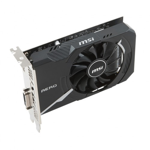 Düz beyaz arkaplanda tek siyah soğutma fanına sahip bir MSI Aero ekran kartı.