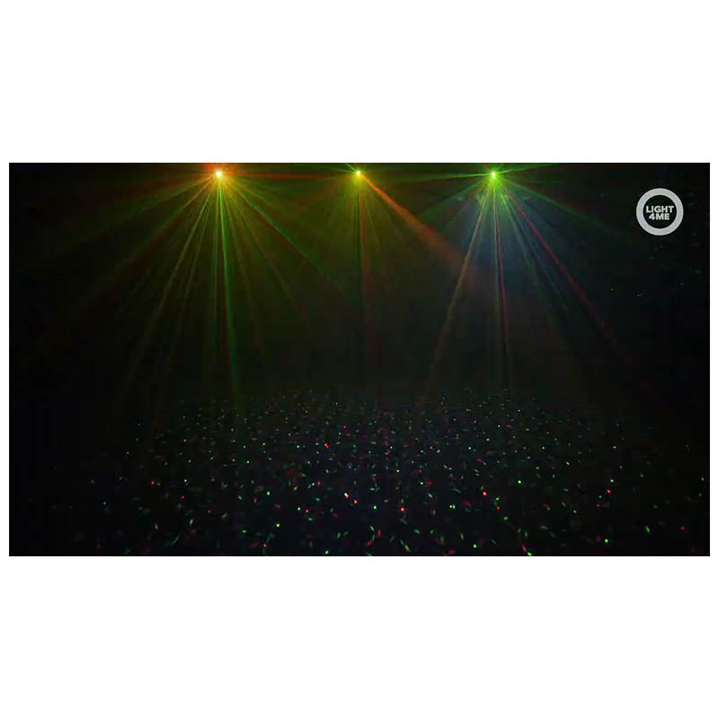 Bunte Laserstrahlen leuchten von oben in einem dunklen Raum mit vielen kleinen Lichtpunkten am Boden.