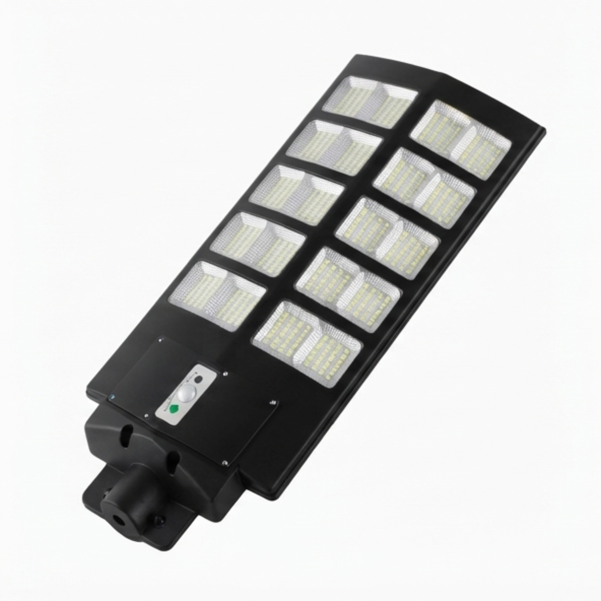 Farola solar negra con múltiples paneles LED y sensor de movimiento sobre fondo blanco.