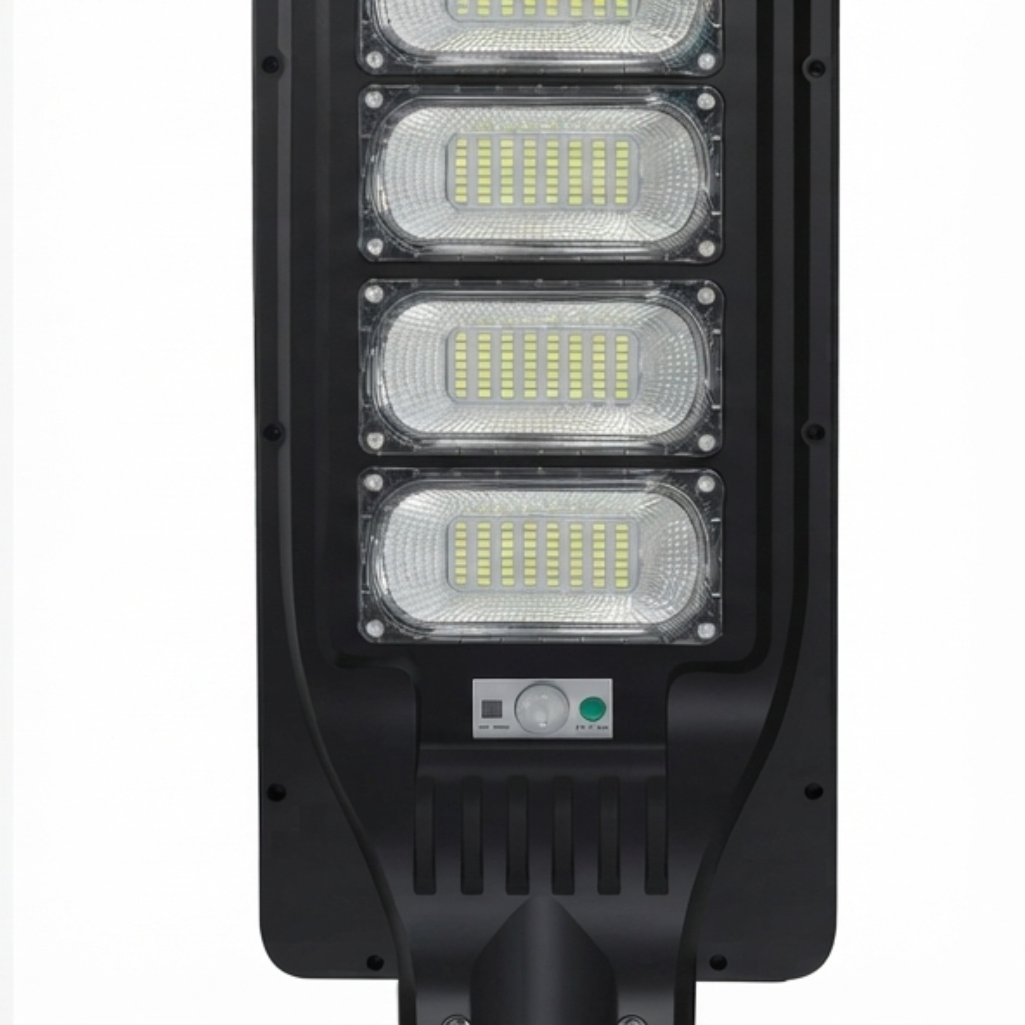 Farola solar negra con cuatro paneles LED y una pequeña unidad de control sobre fondo blanco.