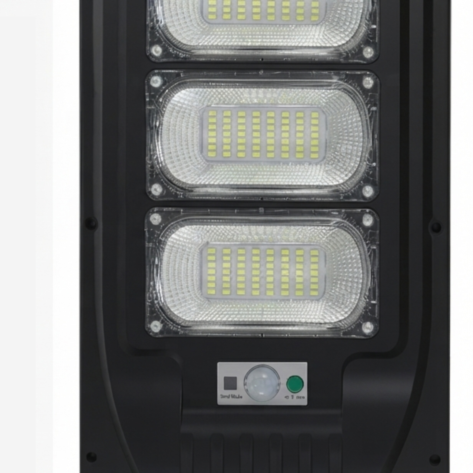 Lámpara solar negra con tres paneles LED y un sensor de movimiento abajo.