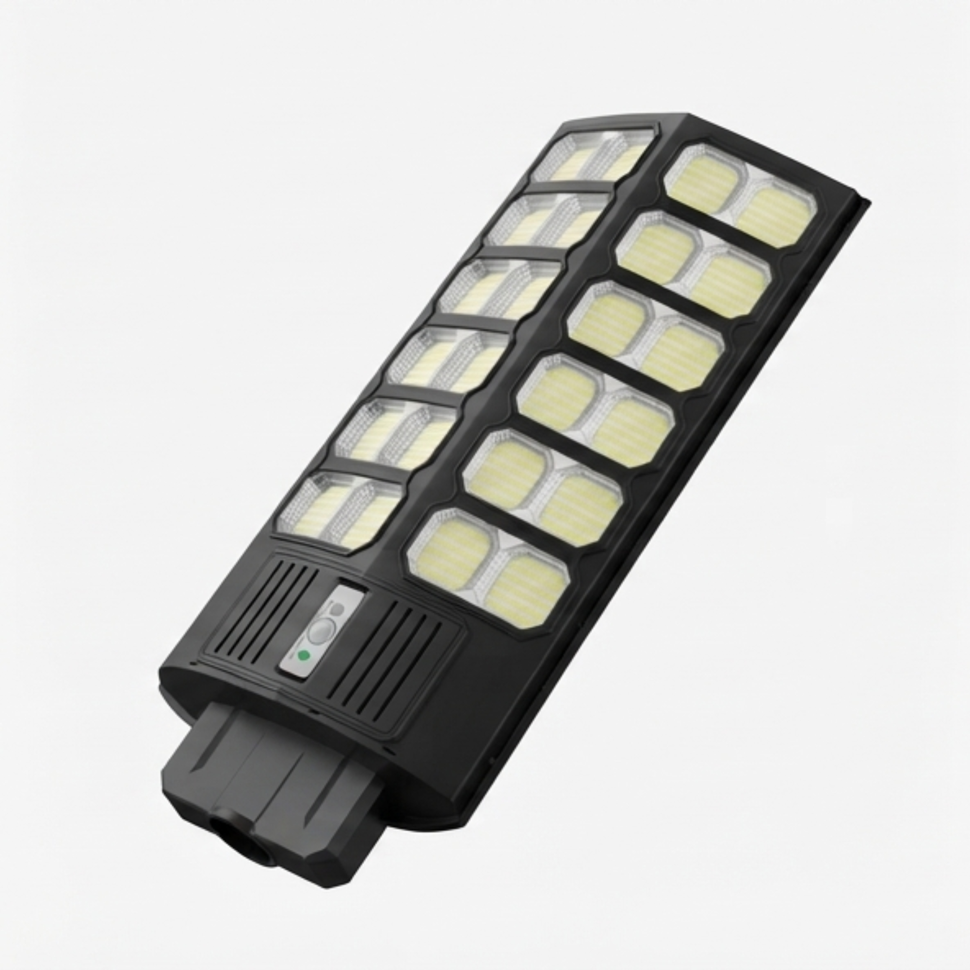 Una farola LED negra con múltiples paneles iluminados y un sensor sobre fondo blanco.