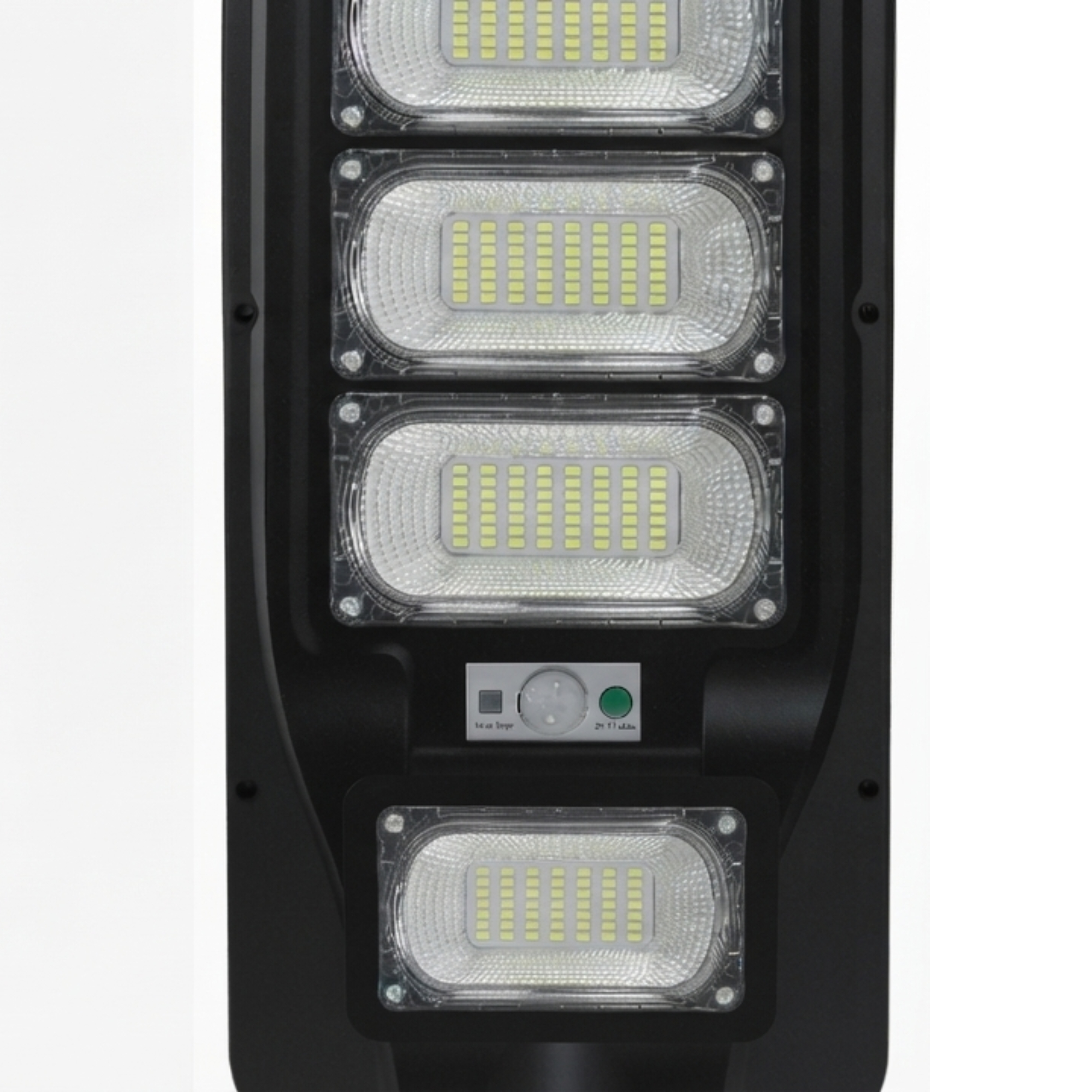 Farola LED negra con cuatro paneles LED y un sensor sobre fondo blanco.