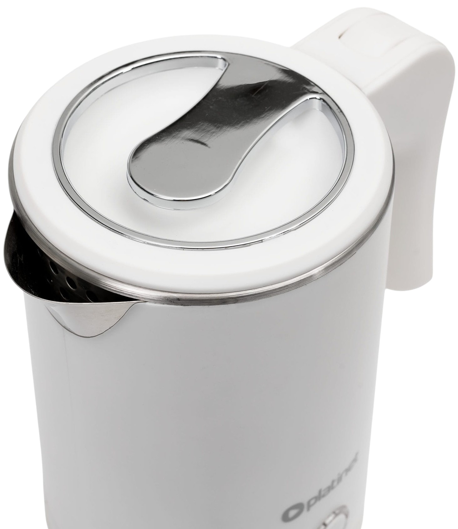 Un bollitore elettrico bianco con coperchio e beccuccio cromati su sfondo bianco.