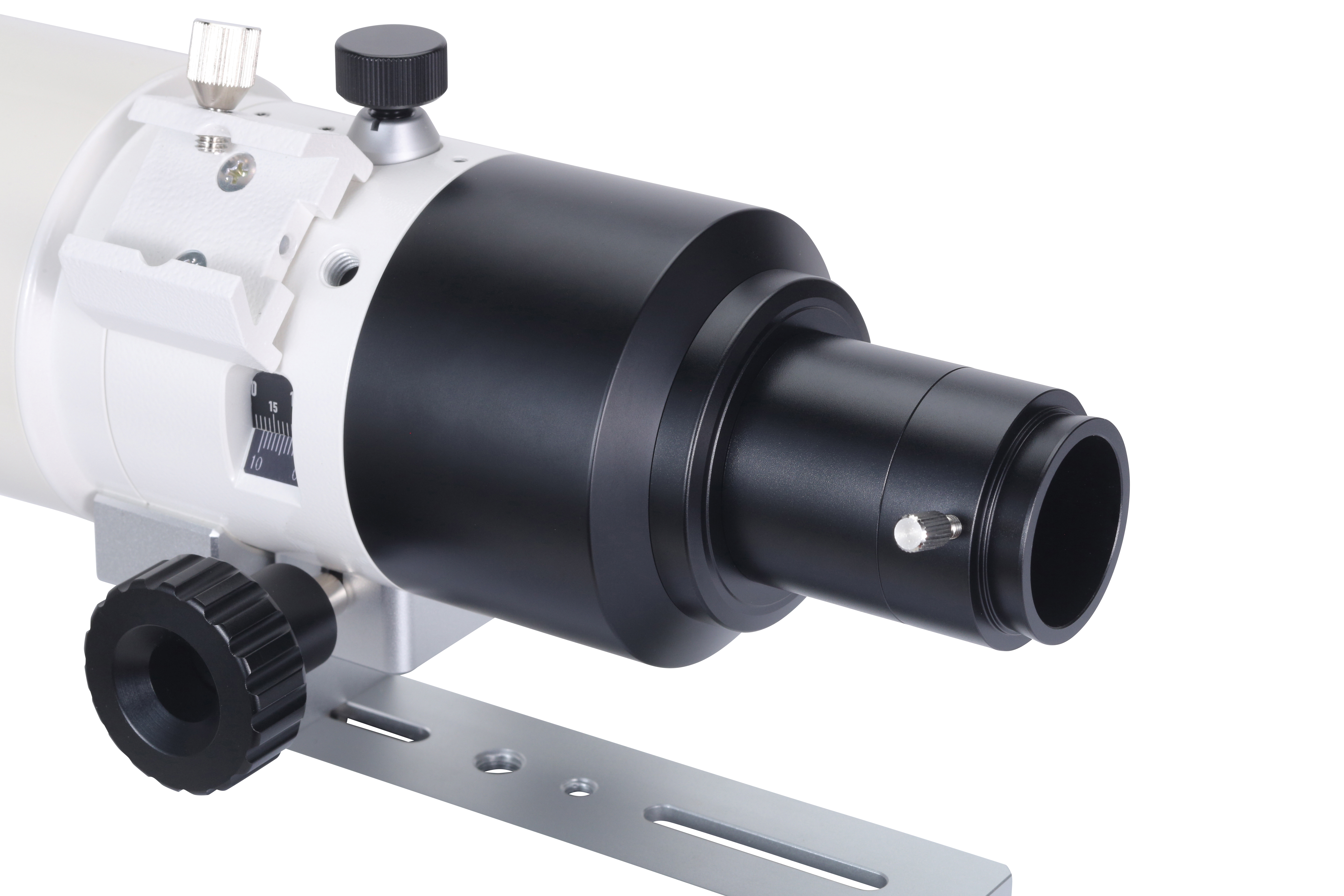 Un enfocador de telescopio blanco con perillas negras y una placa de montaje plateada.