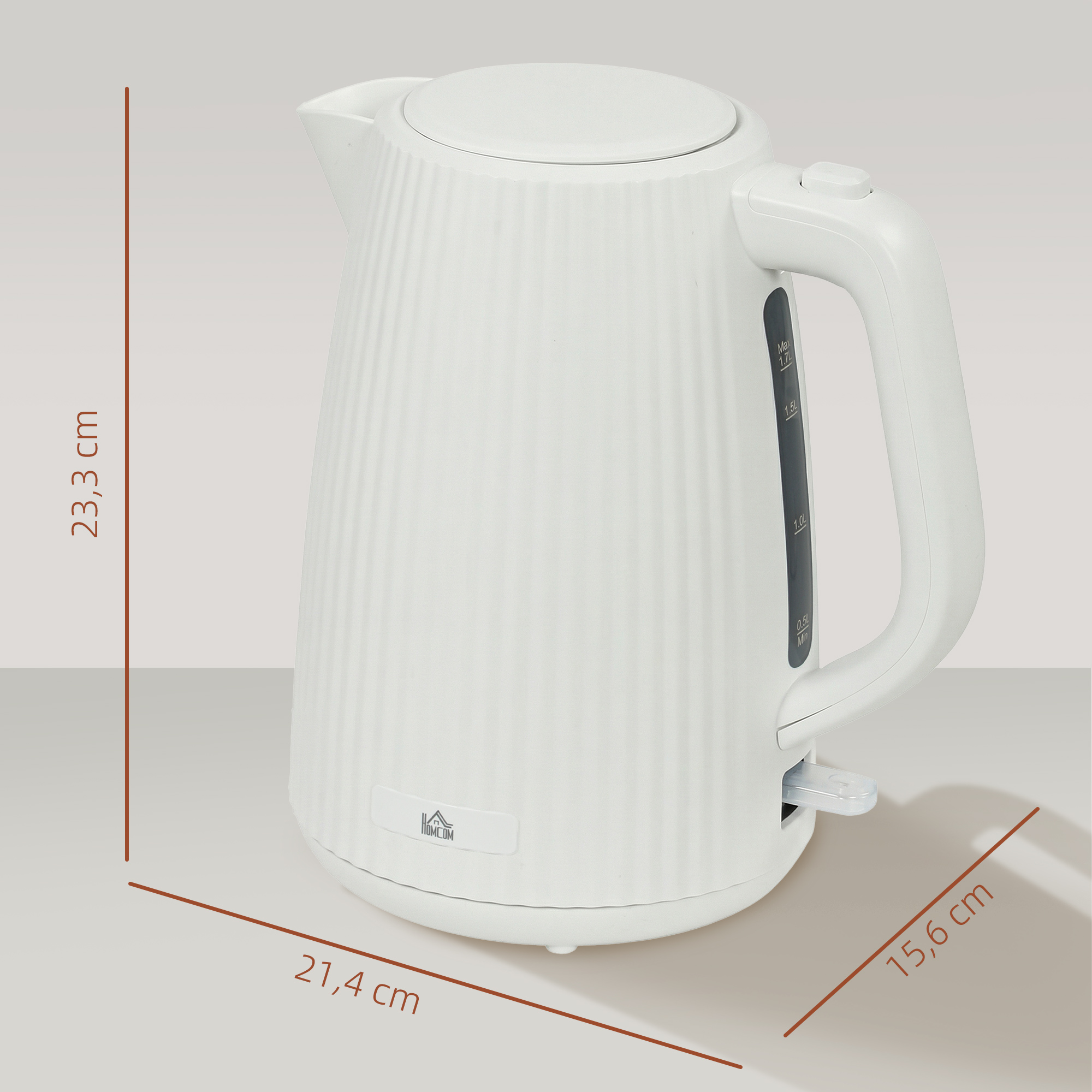 Un hervidor eléctrico blanco con estrías verticales, con una altura de 23,3 cm, anchura de 21,4 cm y profundidad de 15,6 cm.