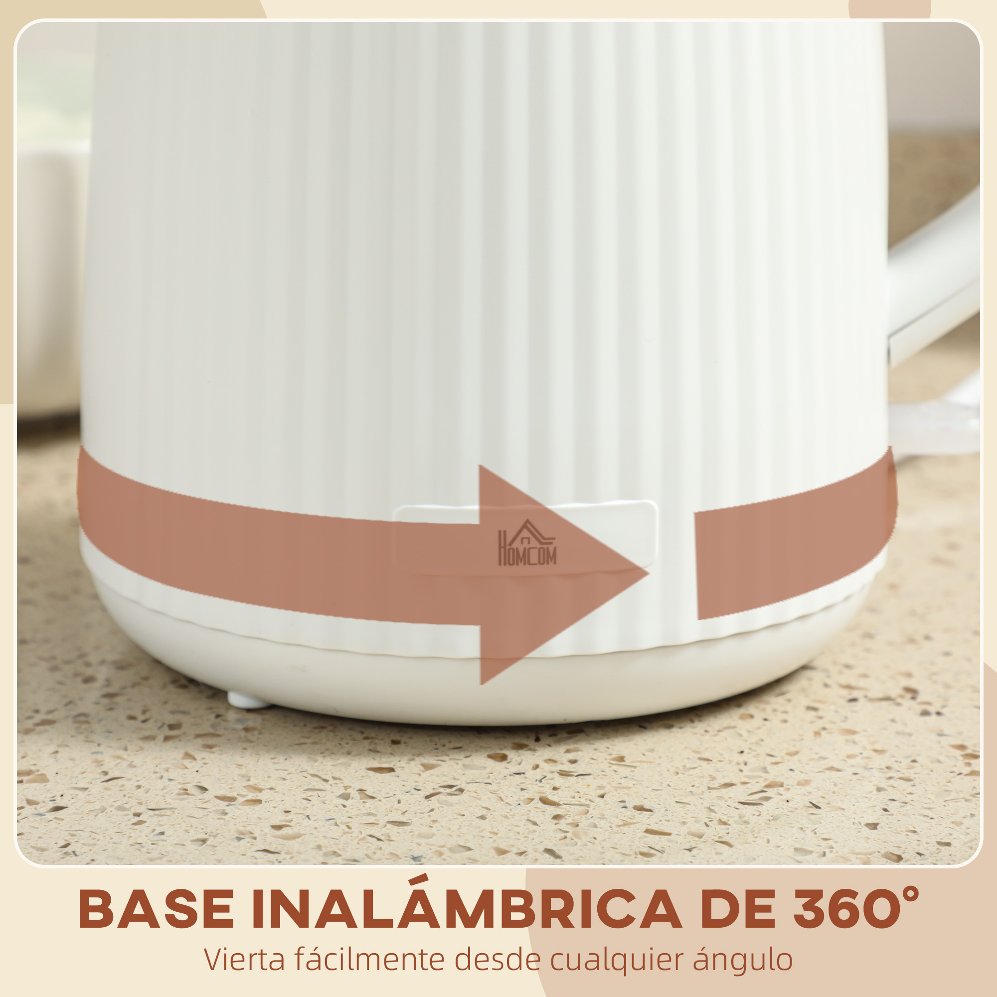 Un hervidor eléctrico blanco con textura acanalada sobre una encimera, con una flecha de rotación de 360 grados.