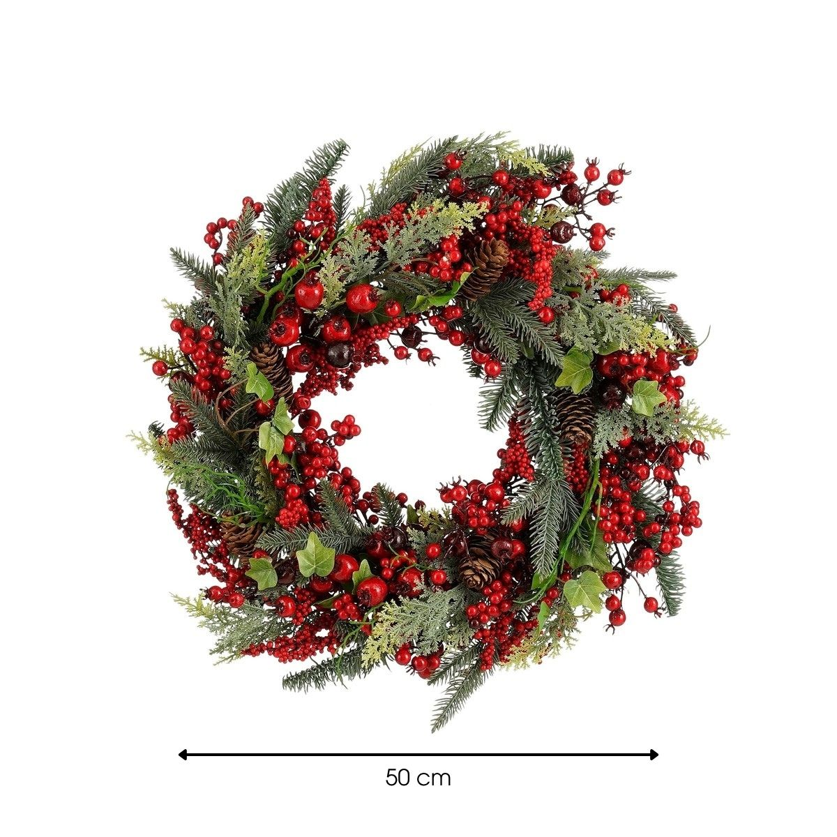 Une couronne de Noël décorative avec des branches vertes, des baies rouges et des pommes de pin, mesurant 50 cm.