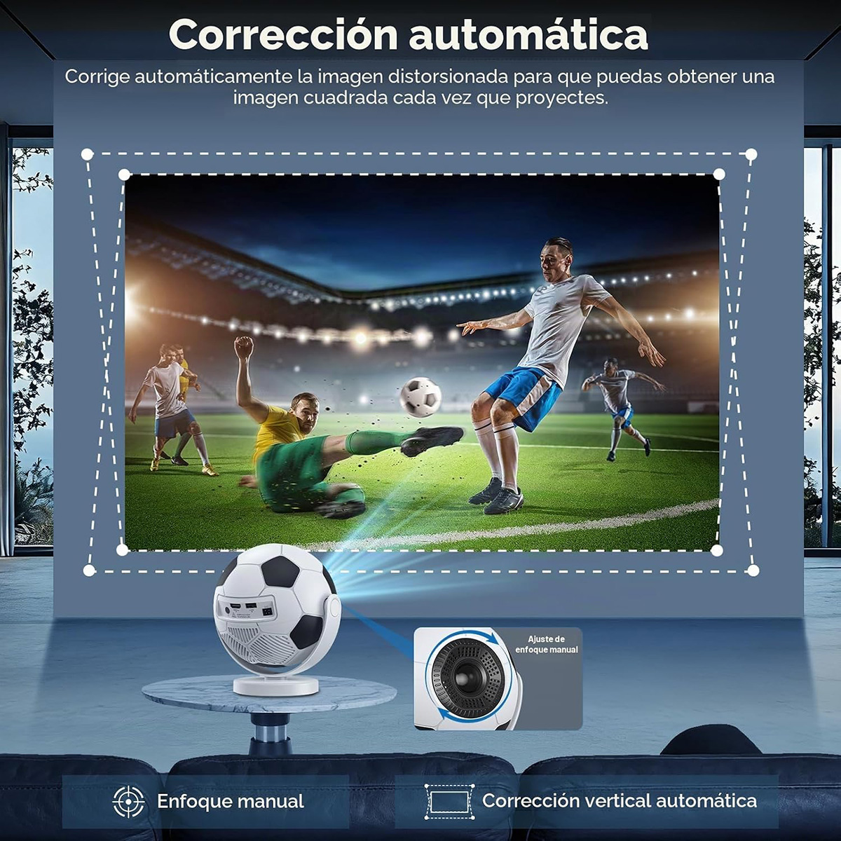 Un proyector en forma de balón de fútbol en una mesa muestra un partido de fútbol en pantalla grande con corrección automática.