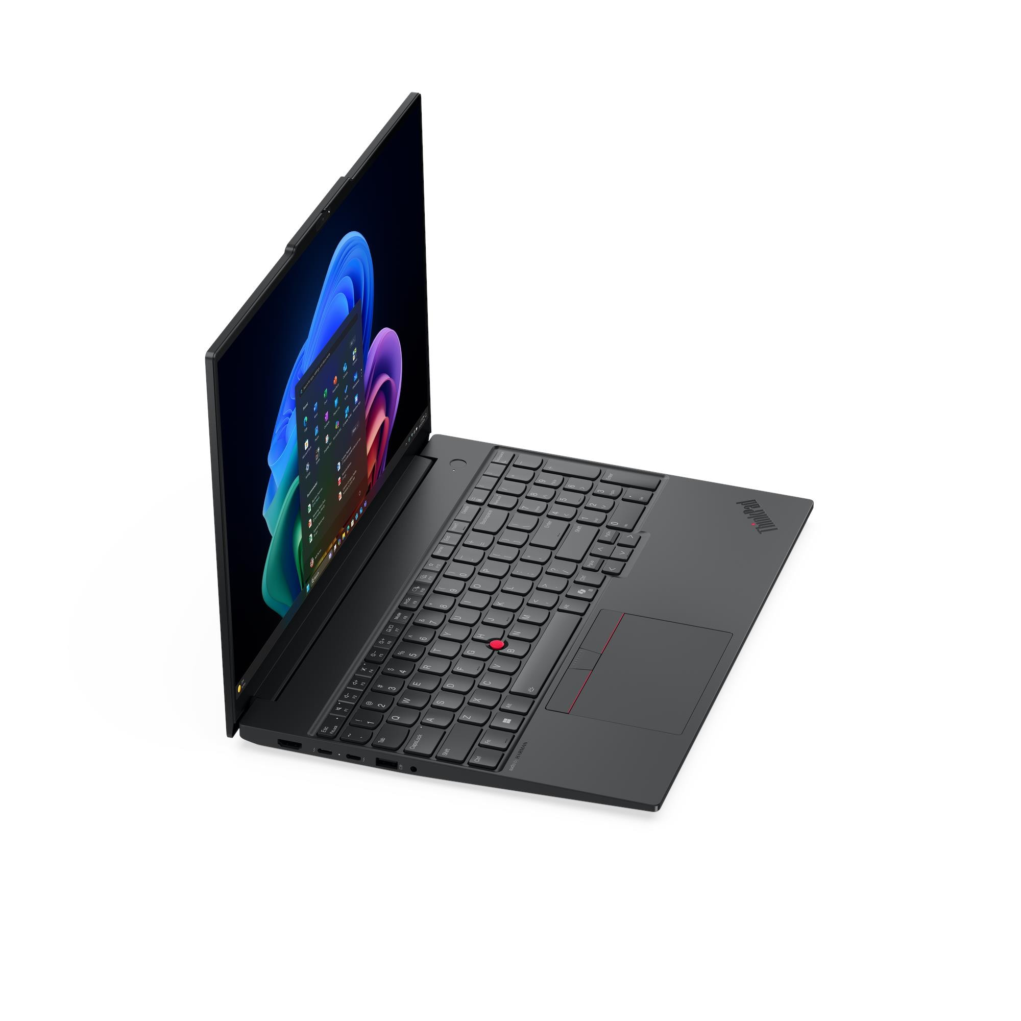 Un computer portatile nero visto da un'angolazione, con uno sfondo colorato e tastiera con trackpoint rosso.