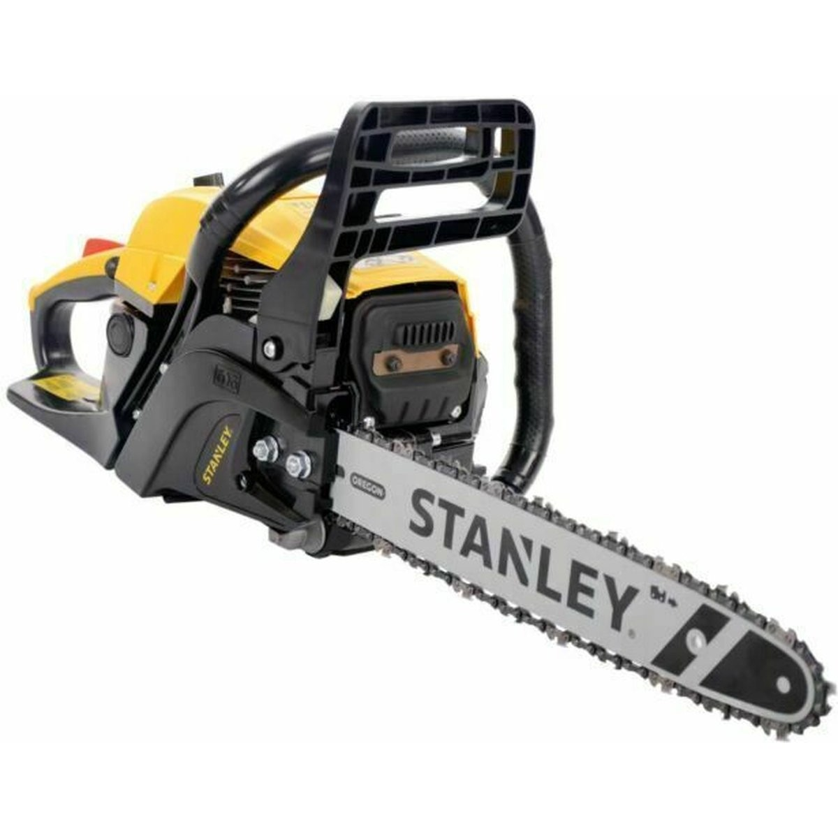 Une tronçonneuse Stanley jaune et noire sur fond blanc, avec un long guide-chaîne et une chaîne.