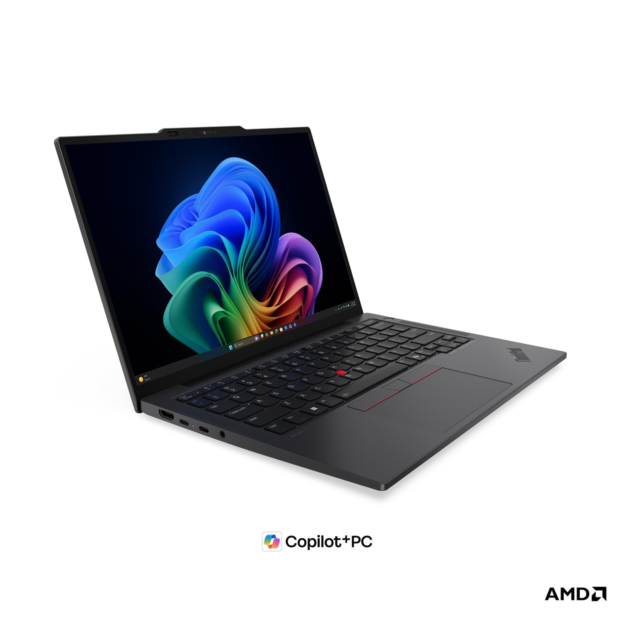 Un laptop ThinkPad nero con uno sfondo astratto colorato e i loghi Copilot+PC e AMD.