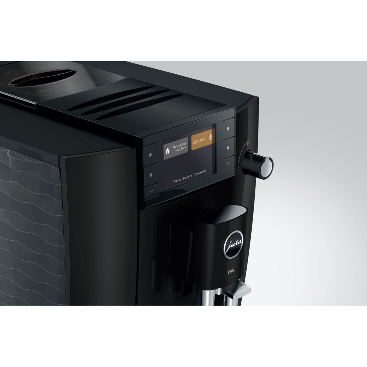 Moderna macchina da caffè nera con display digitale e manopola su sfondo bianco.