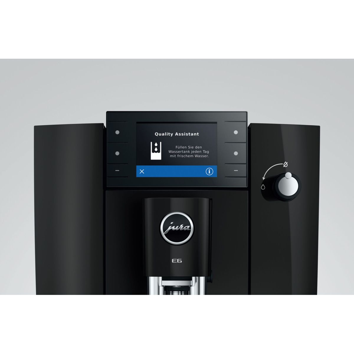 Macchina da caffè nera Jura E6 con display che mostra il messaggio Quality Assistant.