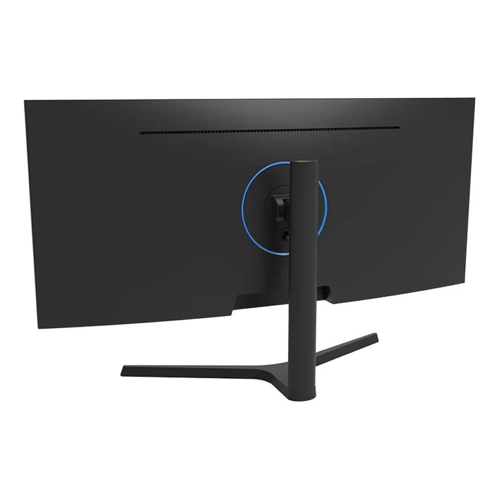 Beyaz arka planda ayaklı ve mavi halka ışıklı siyah bir ultra geniş monitörün arka görünümü.