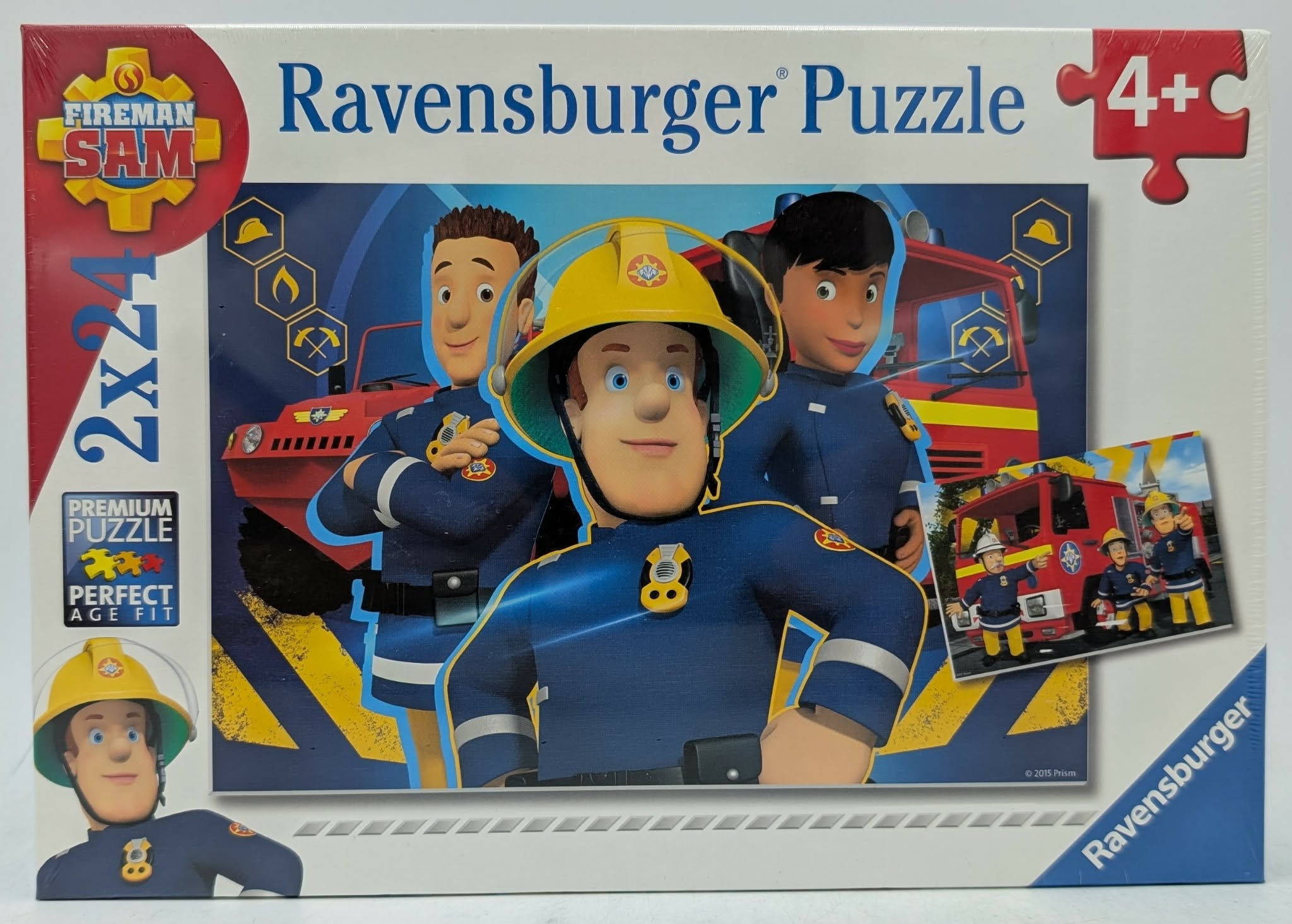 Puzzle de Ravensburger con el Bombero Sam y sus colegas junto a camiones de bomberos.