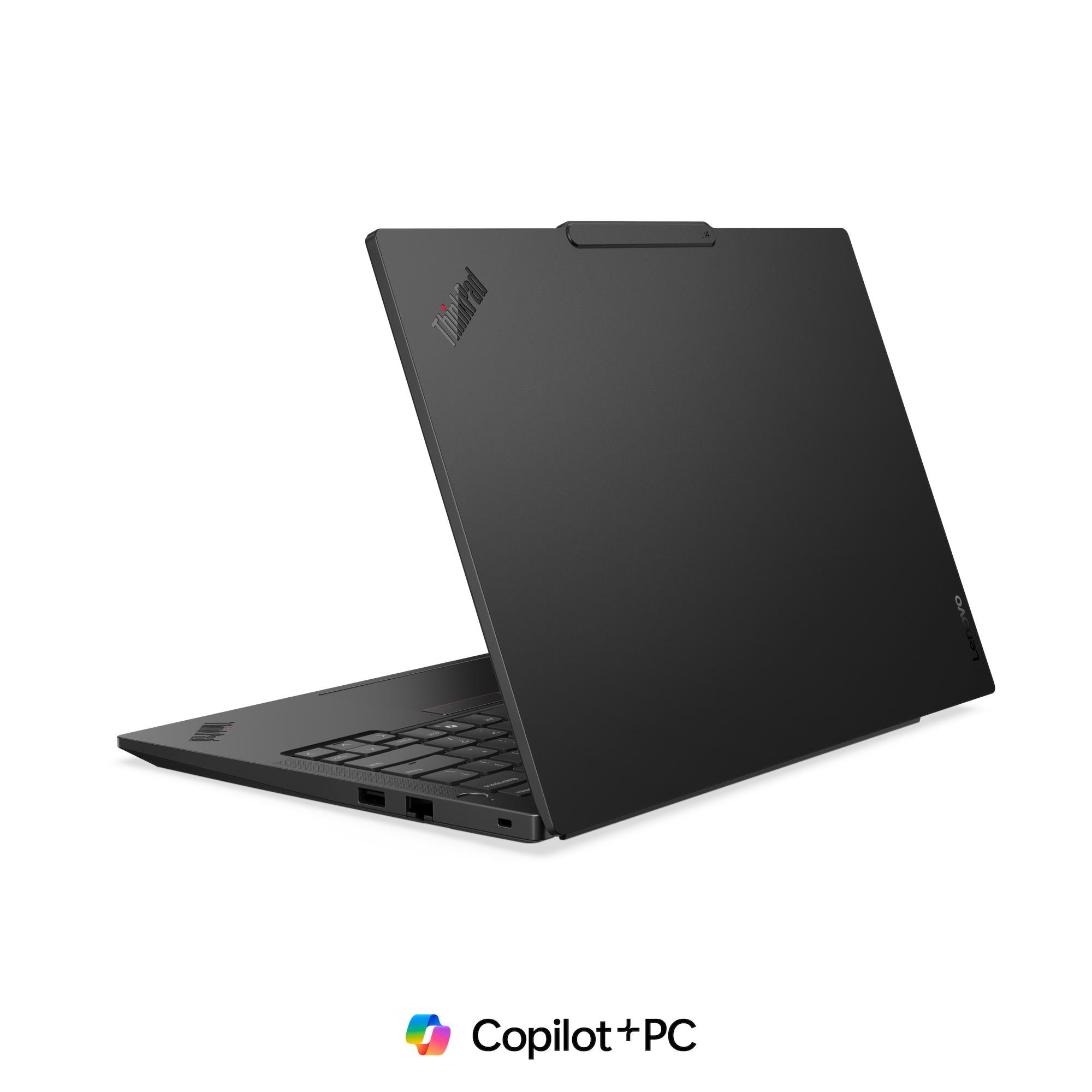 Un laptop nero Lenovo ThinkPad chiuso su sfondo bianco con il logo Copilot+PC sotto.