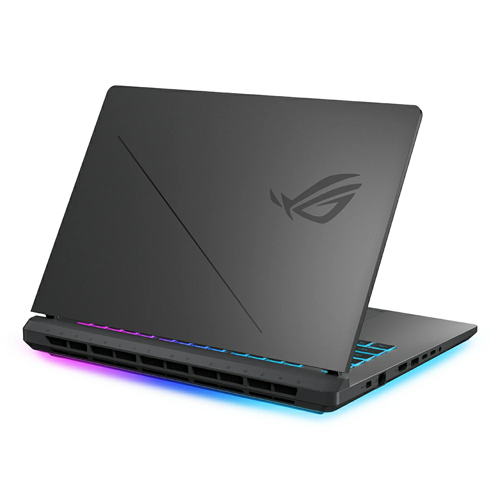 Un laptop da gioco grigio con coperchio chiuso, motivo diagonale, logo ROG e illuminazione inferiore blu.