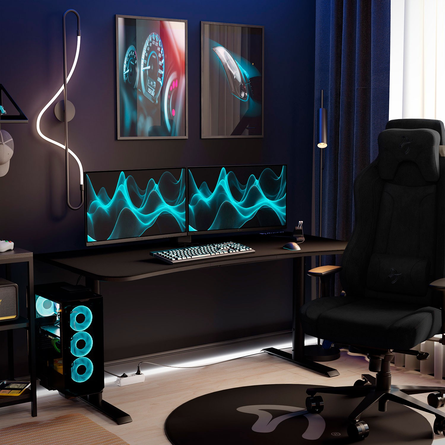 Un moderno equipo de juegos con dos monitores, fondo de pantalla de ondas azules, un escritorio negro y silla.