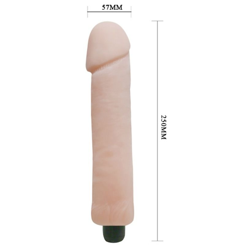 Un dildo color carne con dimensiones de 57 mm de ancho y 250 mm de largo.