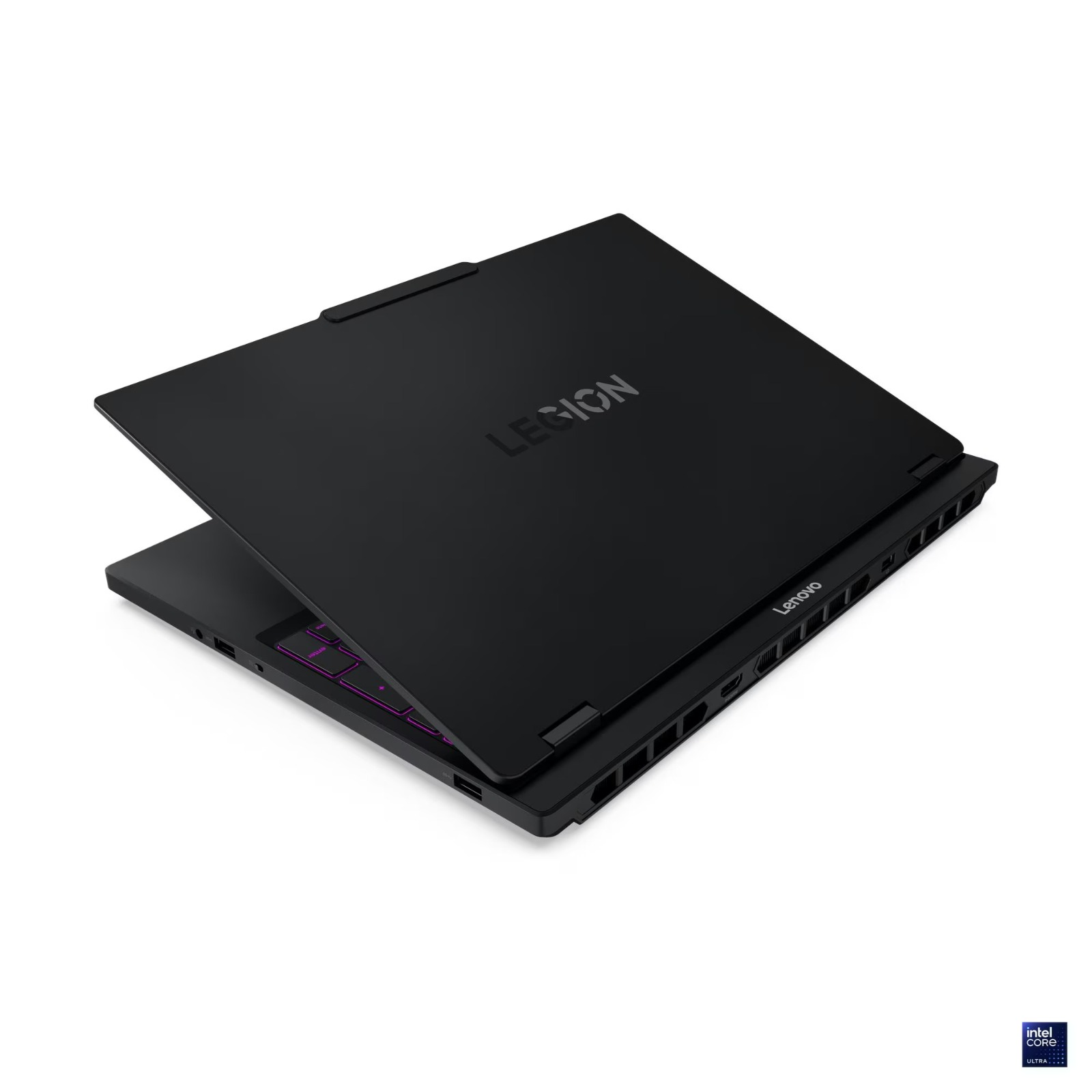 Siyah bir Lenovo Legion oyuncu dizüstü bilgisayarı, beyaz arka planda yüksek açılı görünümle kısmen kapalı.