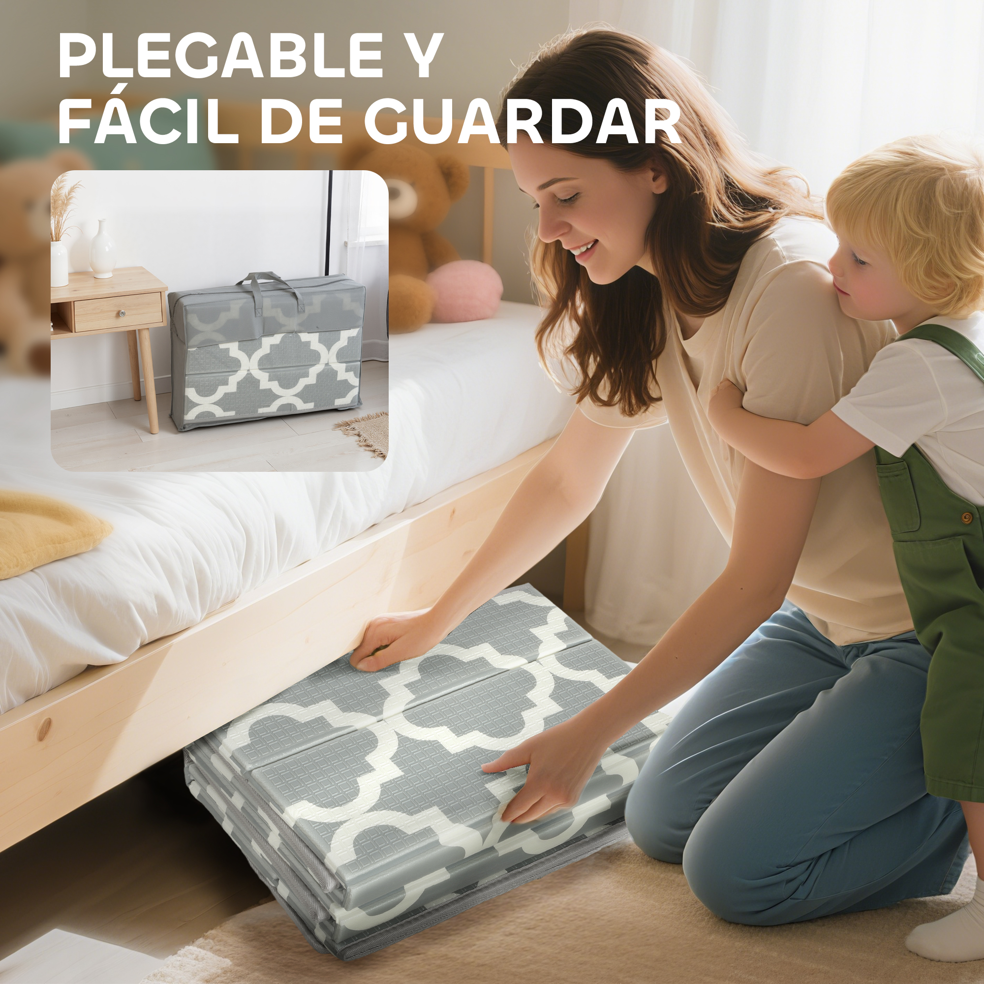 Una mujer y un niño guardan una estera doblada de patrón gris y blanco bajo la cama.