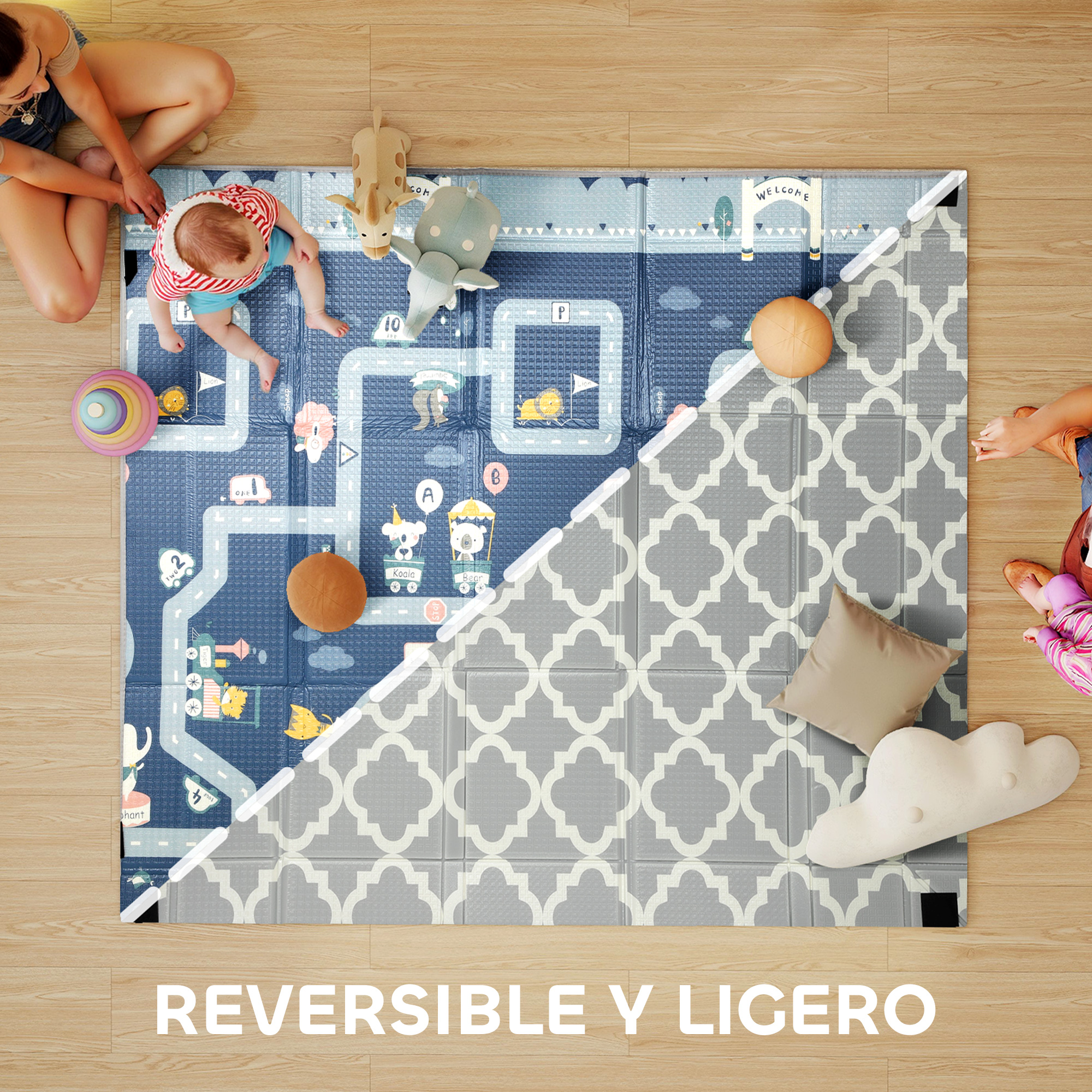 Un tapete reversible en un suelo de madera, con diseño de calles en un lado y patrón gris en el otro.