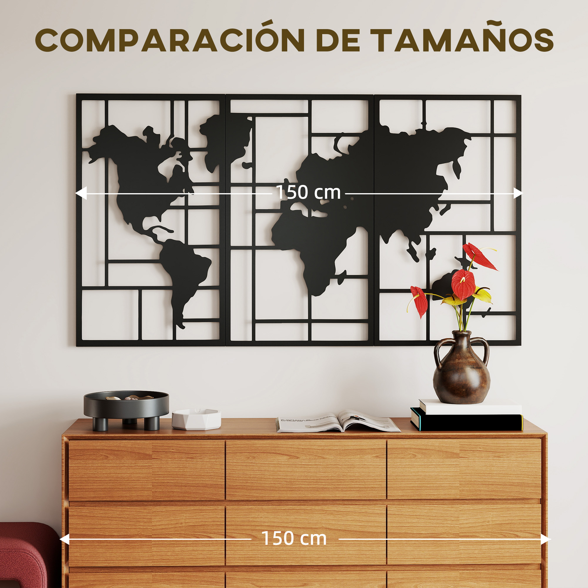 Mapa mundial de metal negro sobre una cómoda de madera con decoración y 150 cm de tamaño.