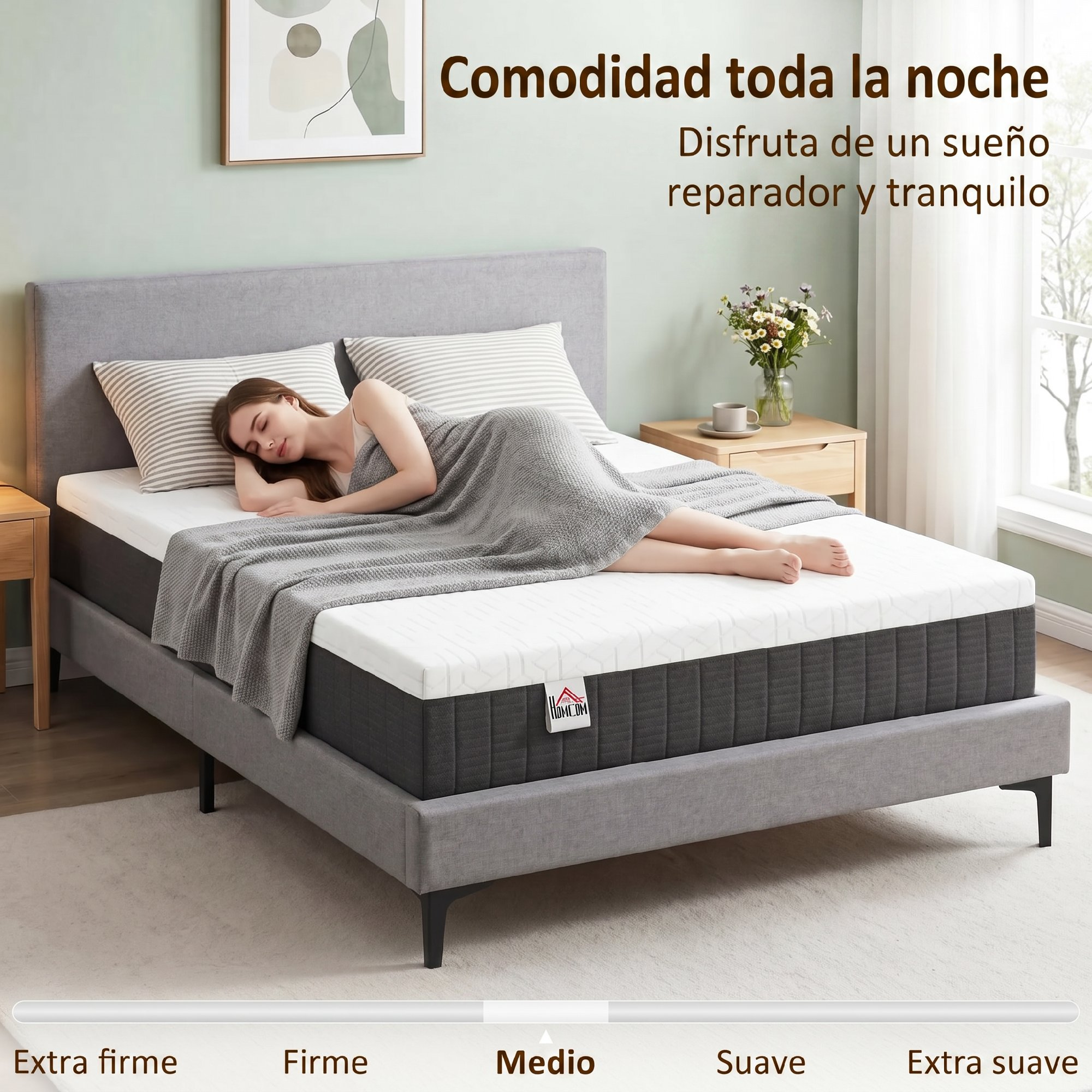 Una mujer duerme plácidamente en una cama gris con una manta gris.