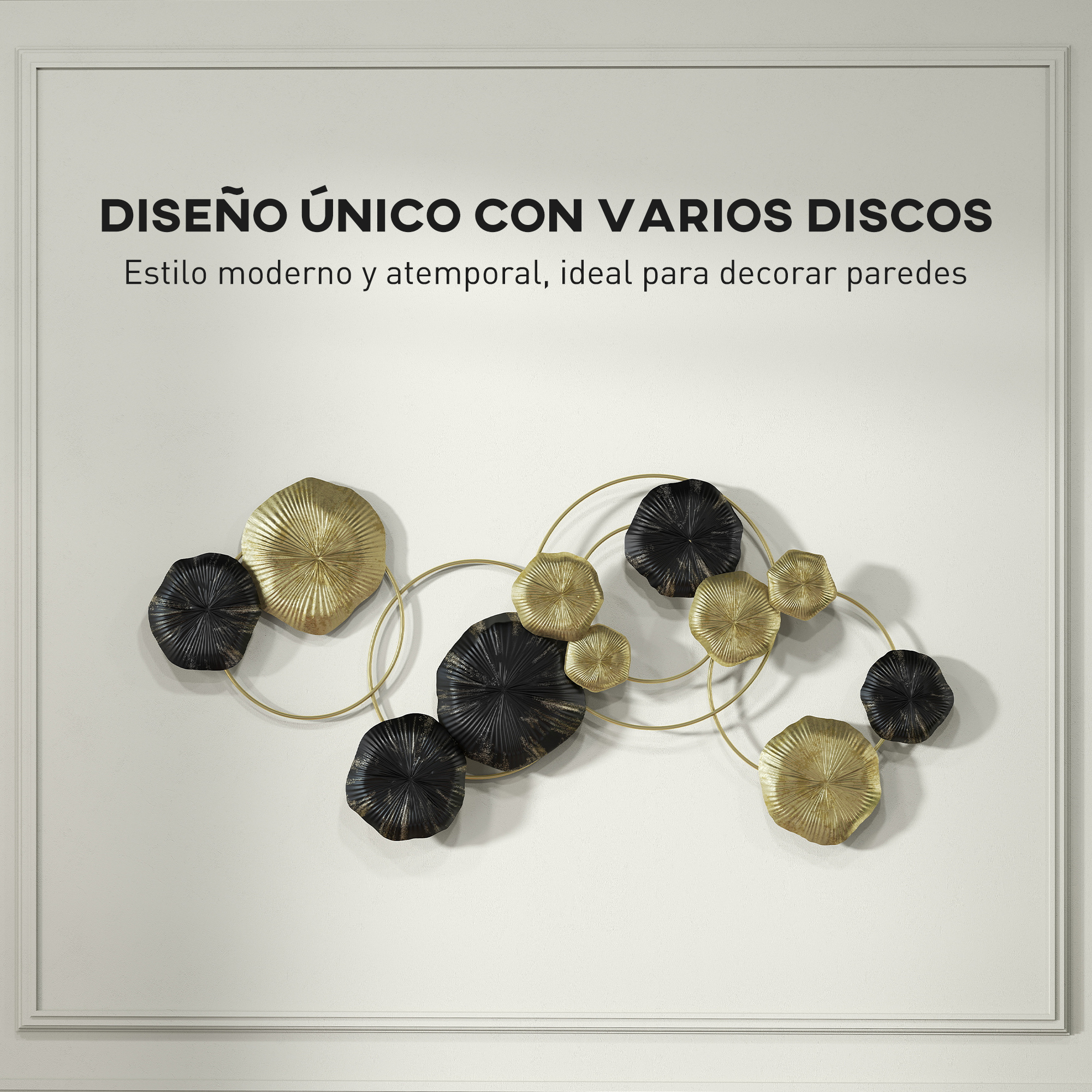 Decoración de pared moderna con discos y anillos metálicos dorados y negros.