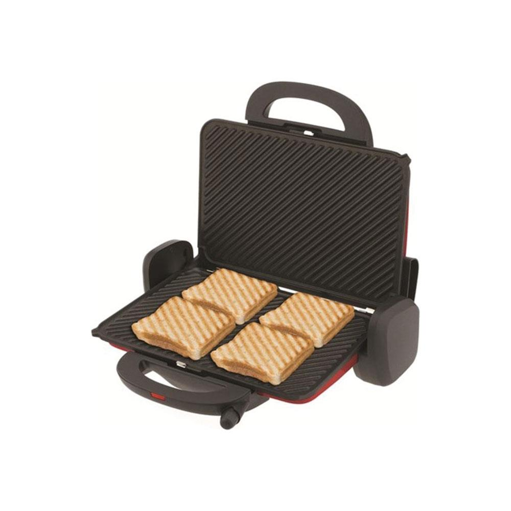 Kapağı açık kırmızı ve siyah tost makinesi, üzerinde dört adet ızgara sandviç ile.