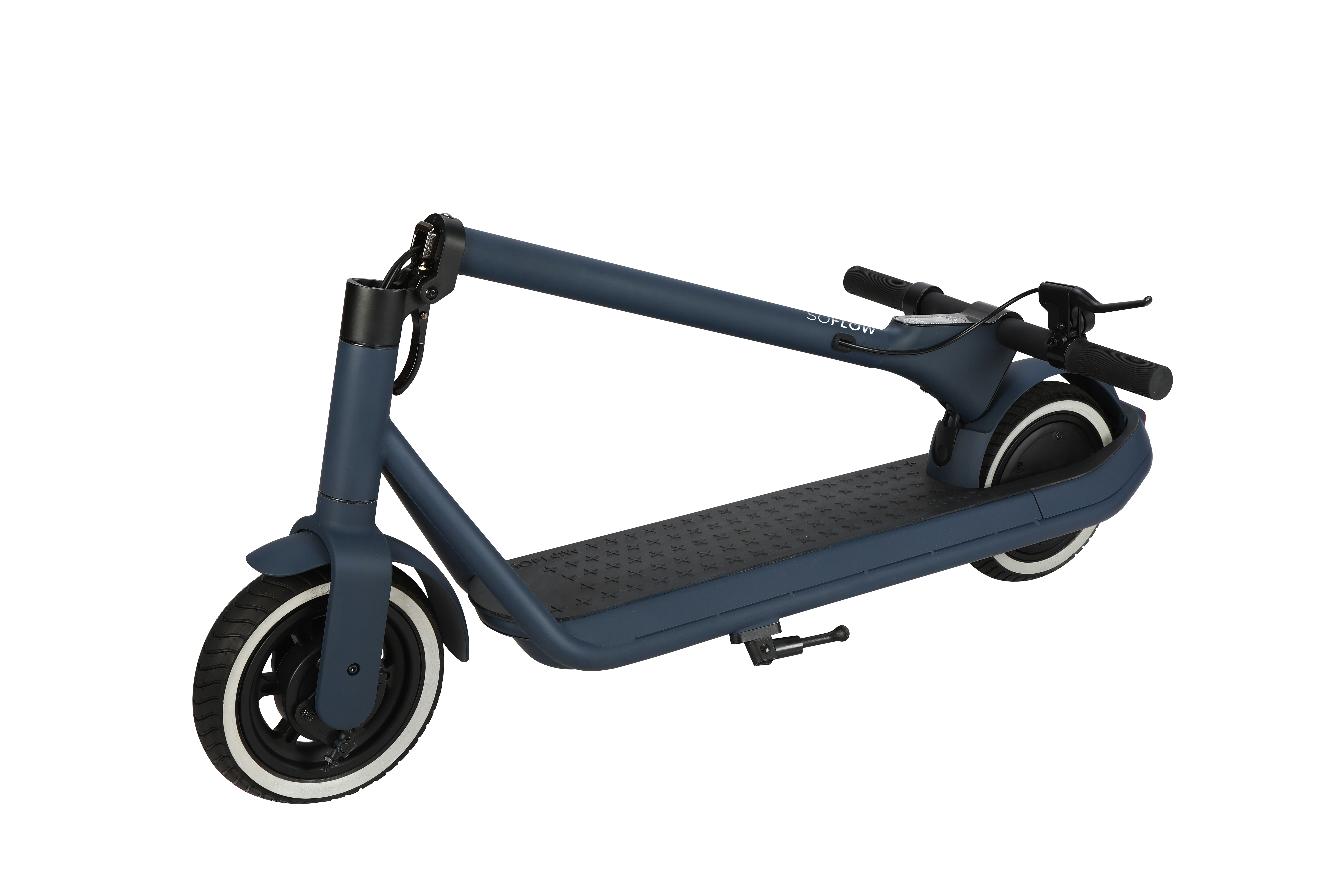 Ein dunkelblauer E-Scooter mit schwarzen Details und weiß umrandeten Rädern, zusammengeklappt vor schwarzem Hintergrund.