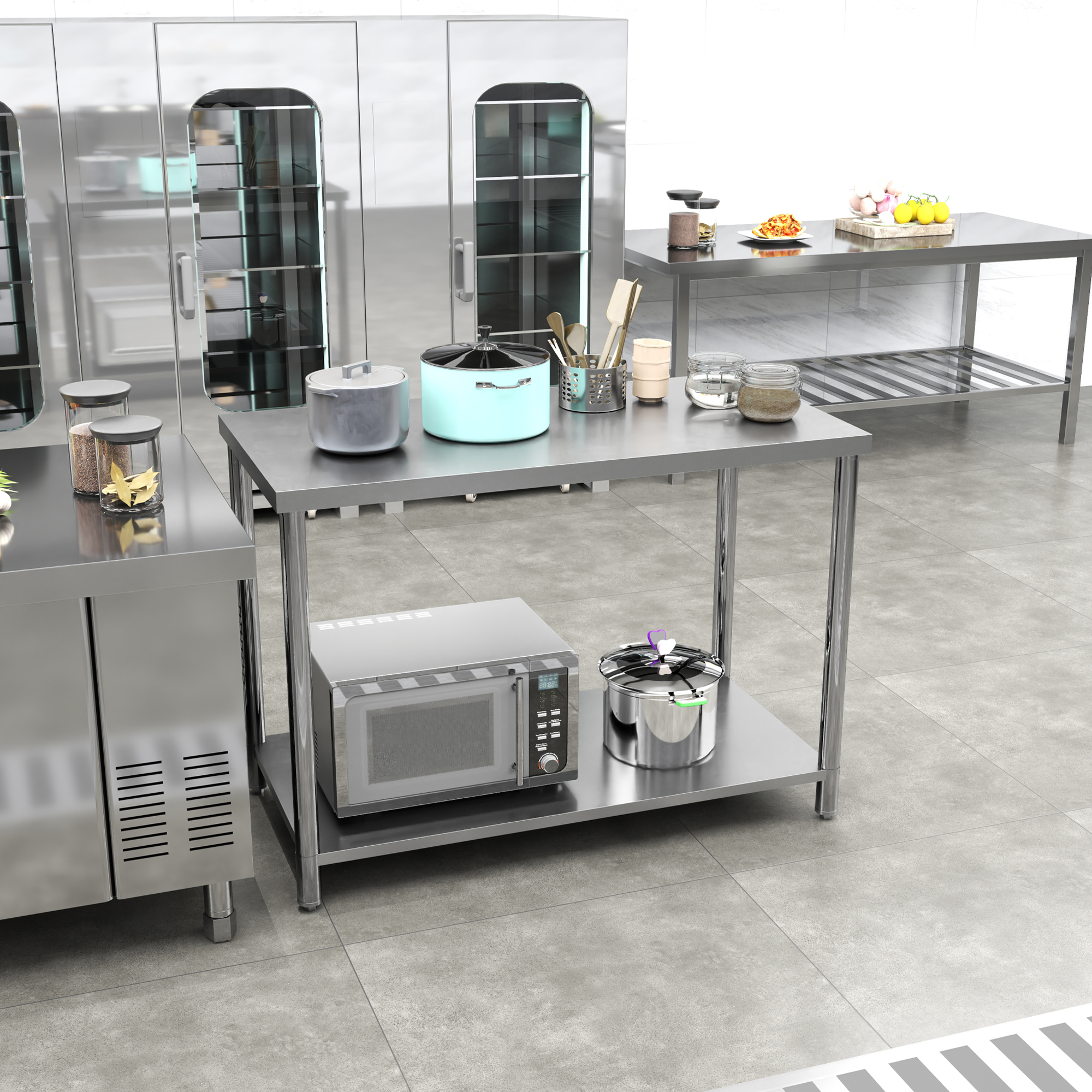 Moderna cocina comercial de acero inoxidable con mesas, gabinetes, microondas y ollas.
