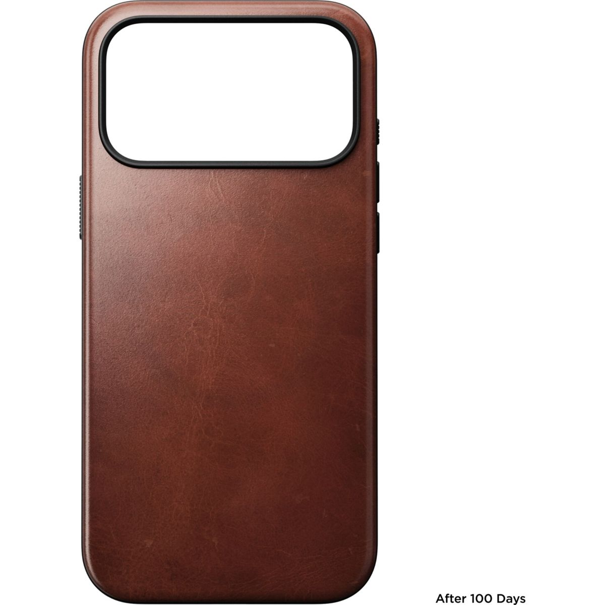 Eine braune Leder-Smartphone-Hülle mit einem großen Kameraausschnitt vor weißem Hintergrund.